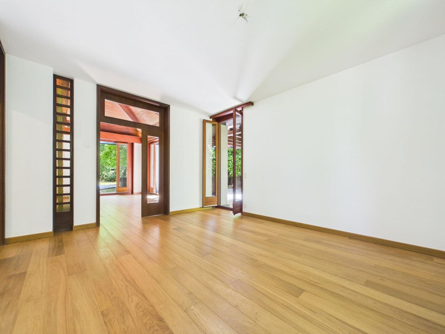 Elegante villa con piscina e giardino privato a Gentilino