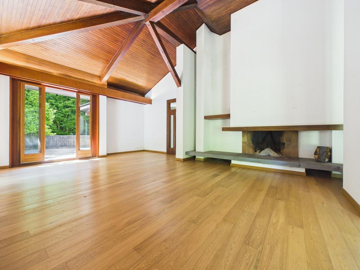 Elegante villa con piscina e giardino privato a Gentilino