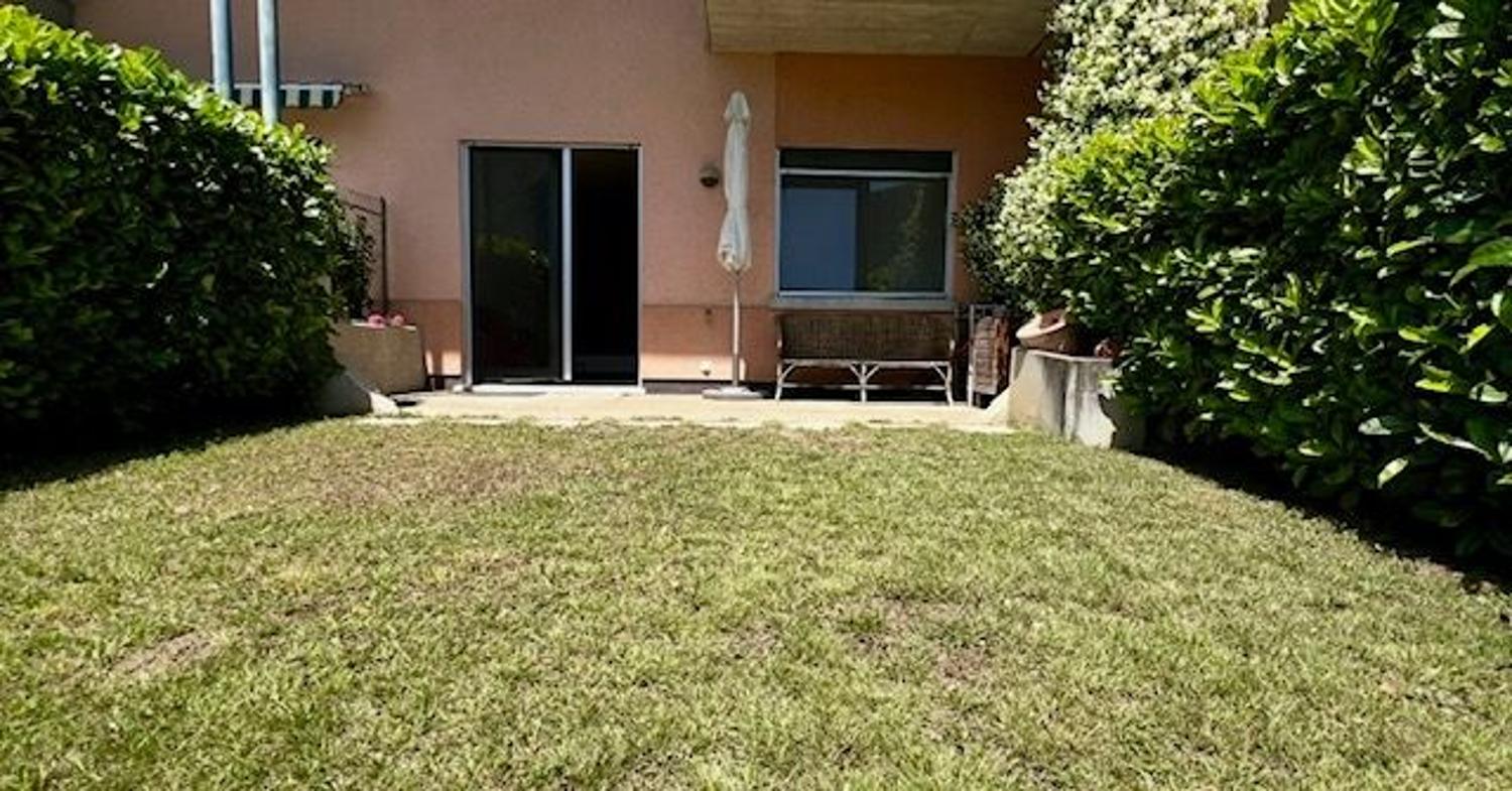 Villetta a schiera vista lago con giardino privato