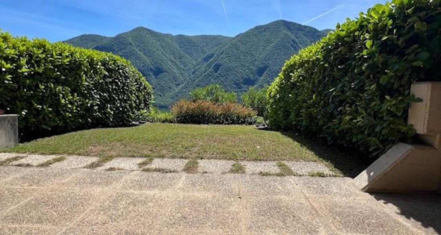 Villetta a schiera vista lago con giardino privato