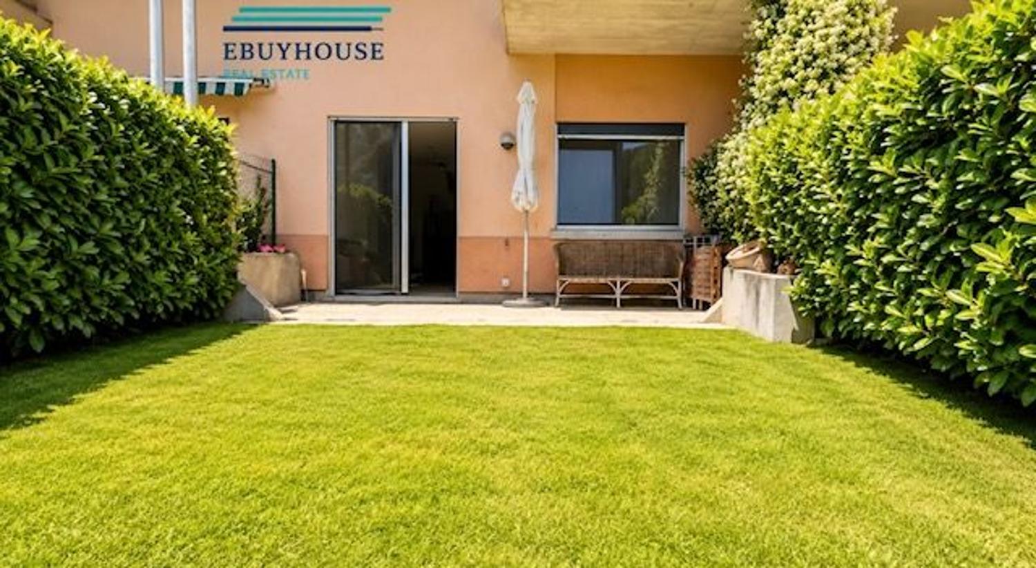 Villetta a schiera vista lago con giardino privato