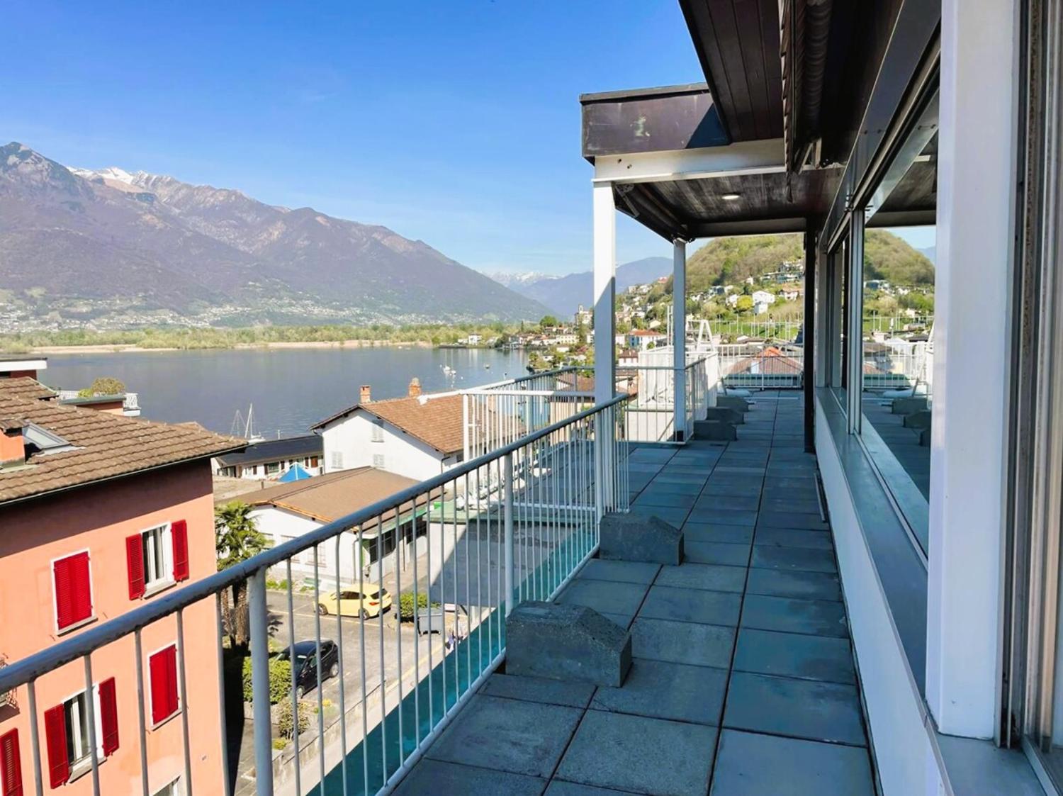 VIRA GAMBAROGNO – ATTICO IN CENTRO CON VISTA LAGO