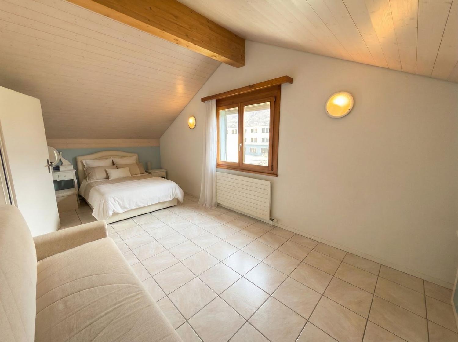 Casa unifamiliare di 7.5 locali con giardino privato e 2 posteggi