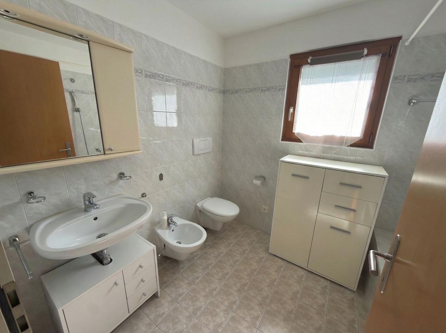 Casa unifamiliare di 7.5 locali con giardino privato e 2 posteggi