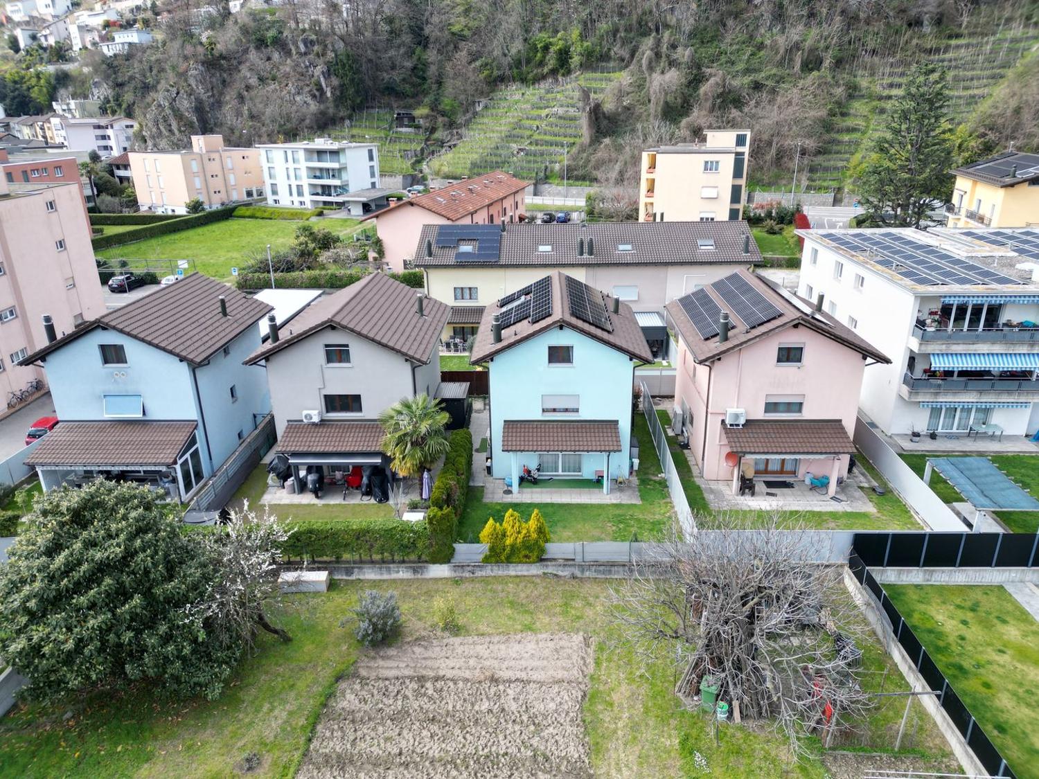 Casa unifamiliare di 7.5 locali con giardino privato e 2 posteggi