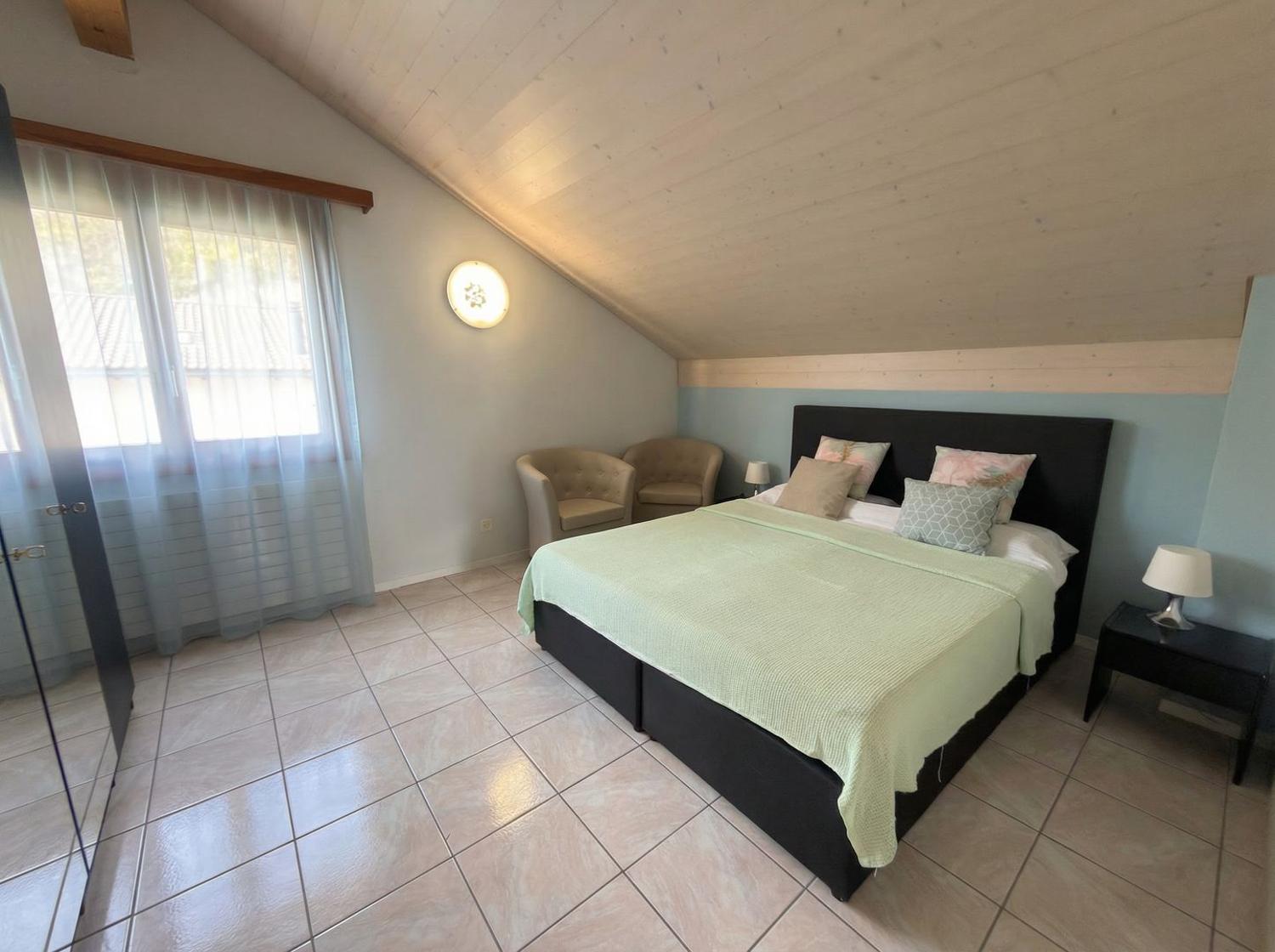 Casa unifamiliare di 7.5 locali con giardino privato e 2 posteggi
