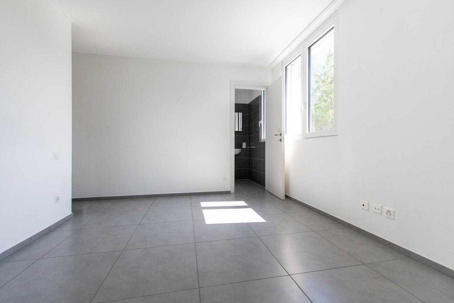 MODERNO 4.5 LOCALI A LUMINO
