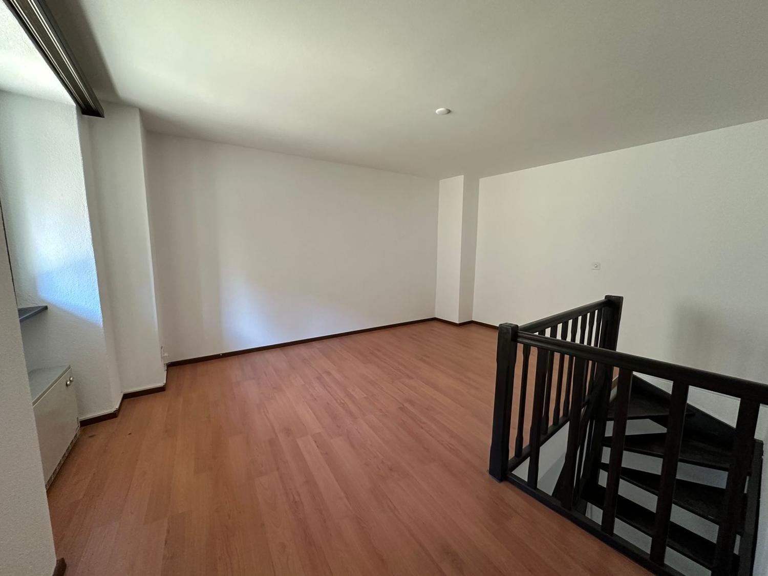 Grazioso appartamento duplex di 2.5 locali con studio/atelier nel centro di Novaggio