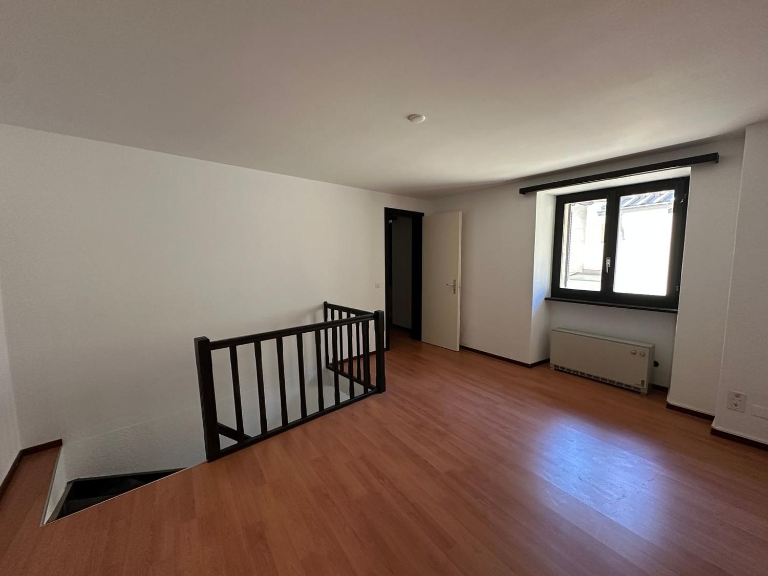 Grazioso appartamento duplex di 2.5 locali con studio/atelier nel centro di Novaggio