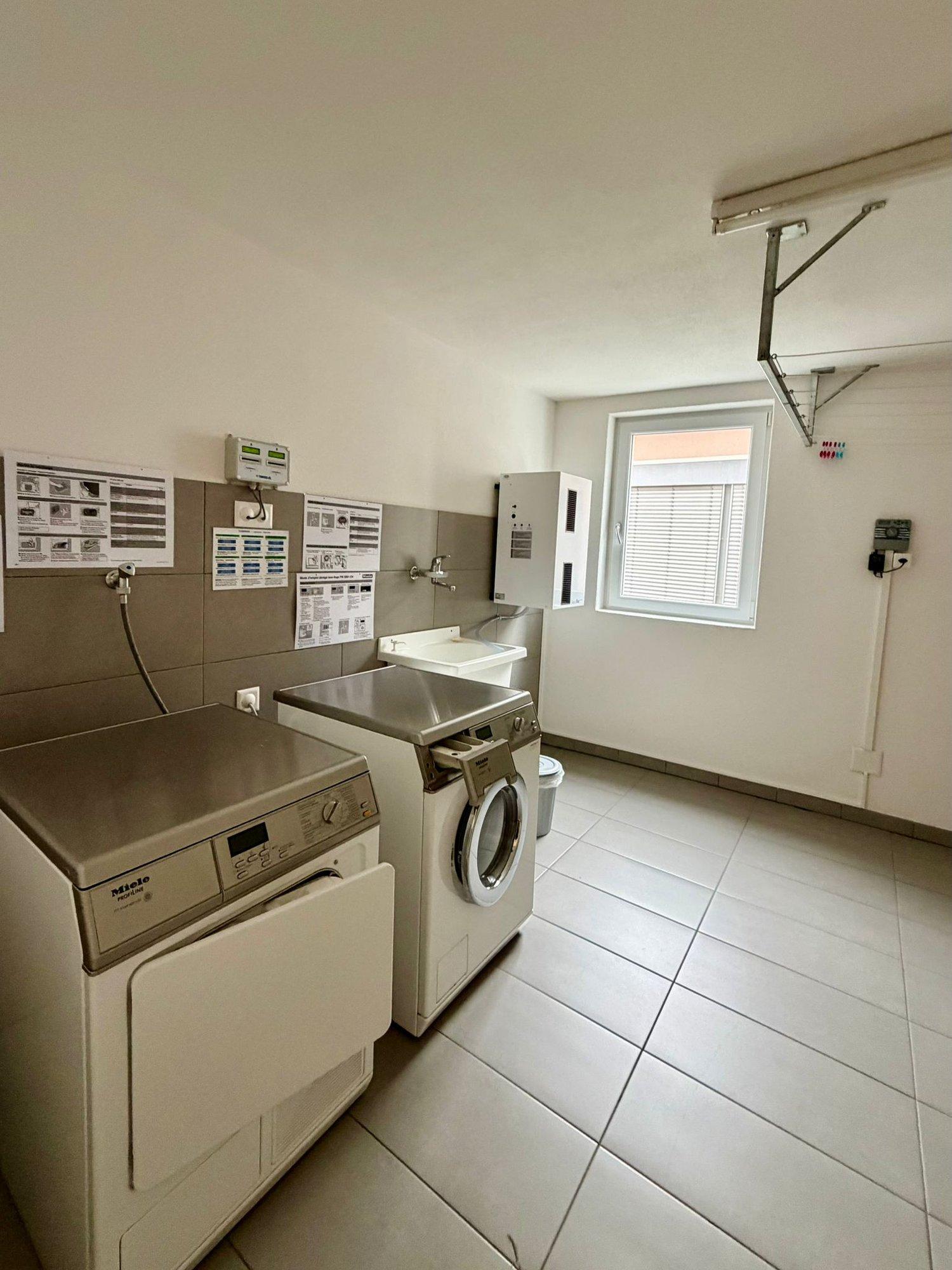 Canobbio Indipendente 2.5 loc. con Giardino Pigione CHF 1250 Spese 180 |