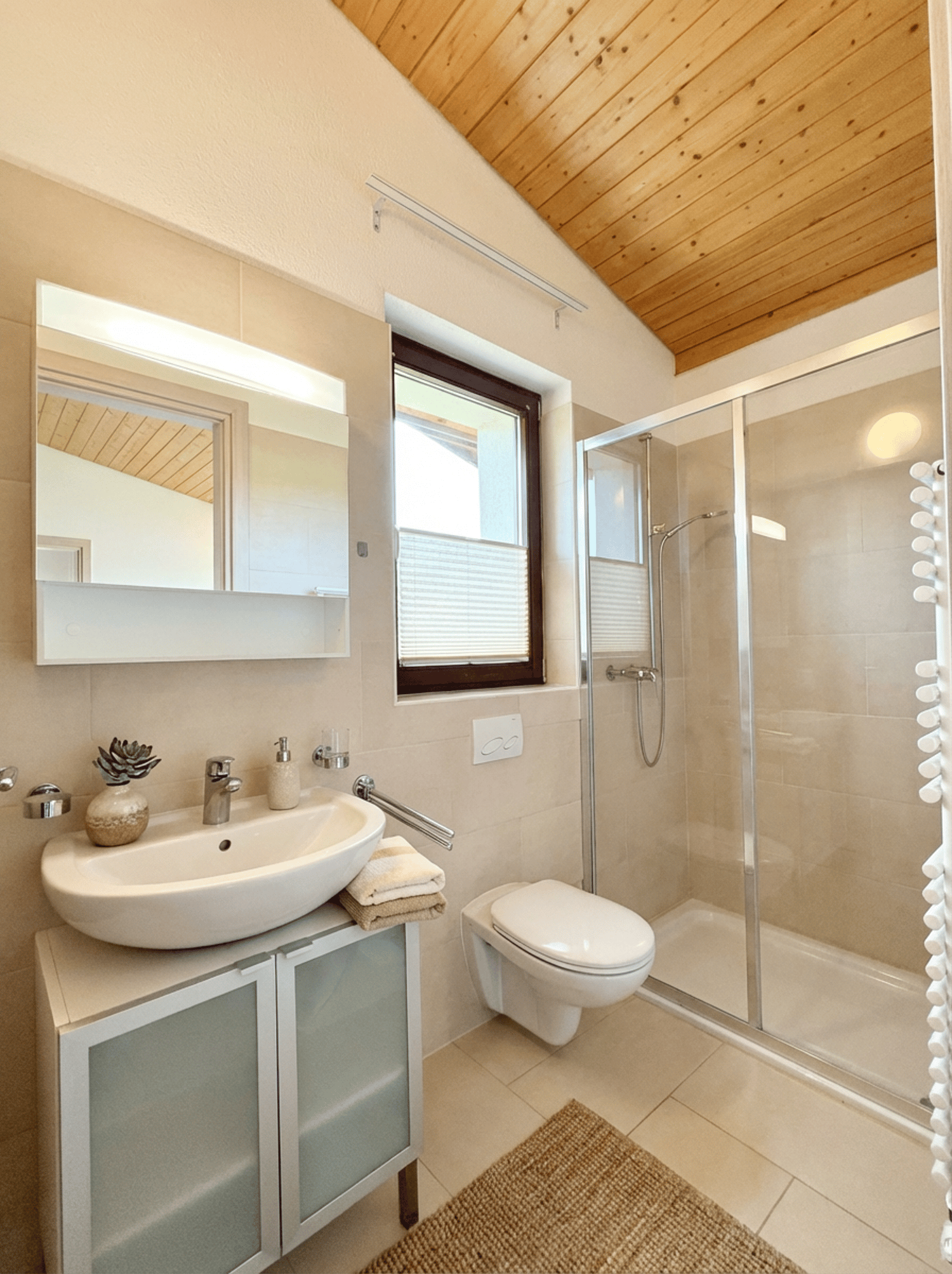 Canobbio Indipendente 2.5 loc. con Giardino Pigione CHF 1250 Spese 180 |