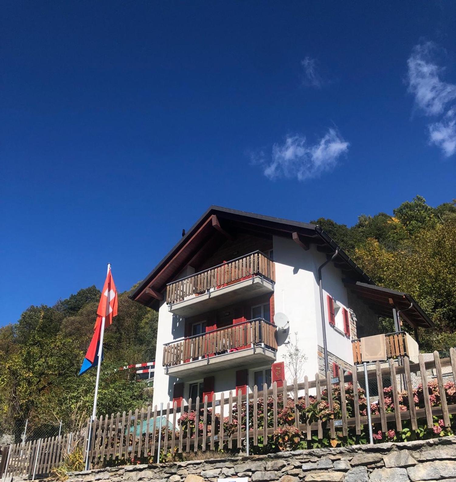 Schönes Ferienhaus mit herrlicher Aussicht und Garten