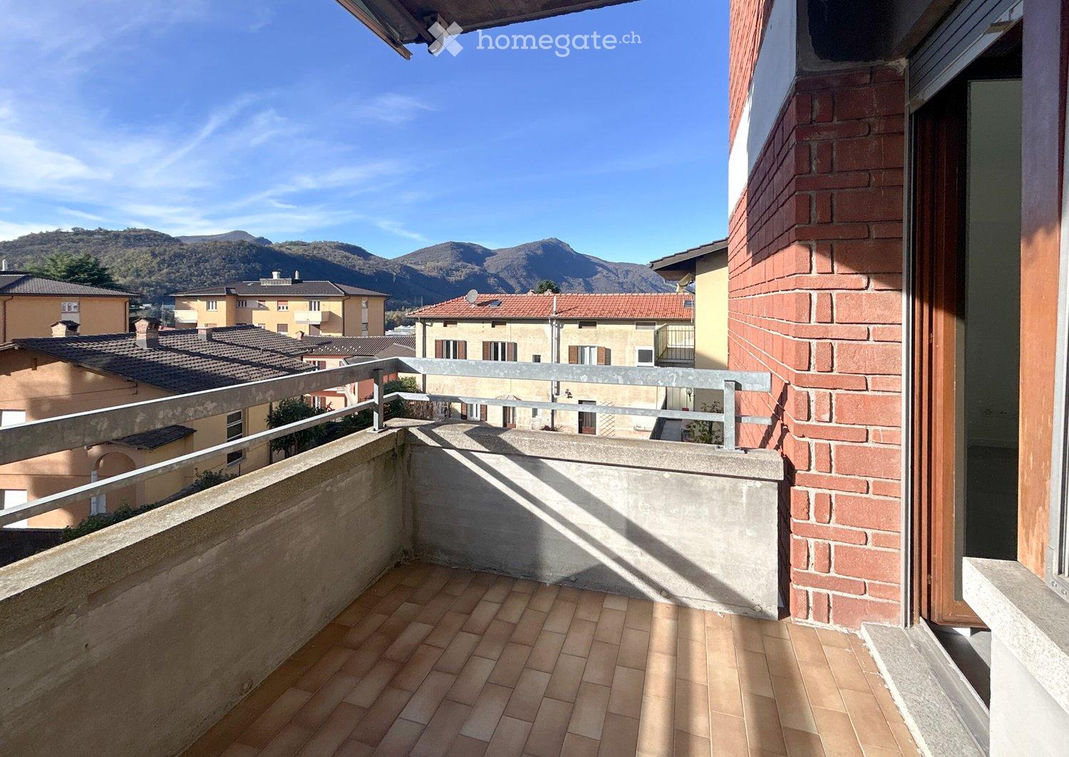 Appartamento arredato di 3.5 locali con balcone e vista a Mendrisio