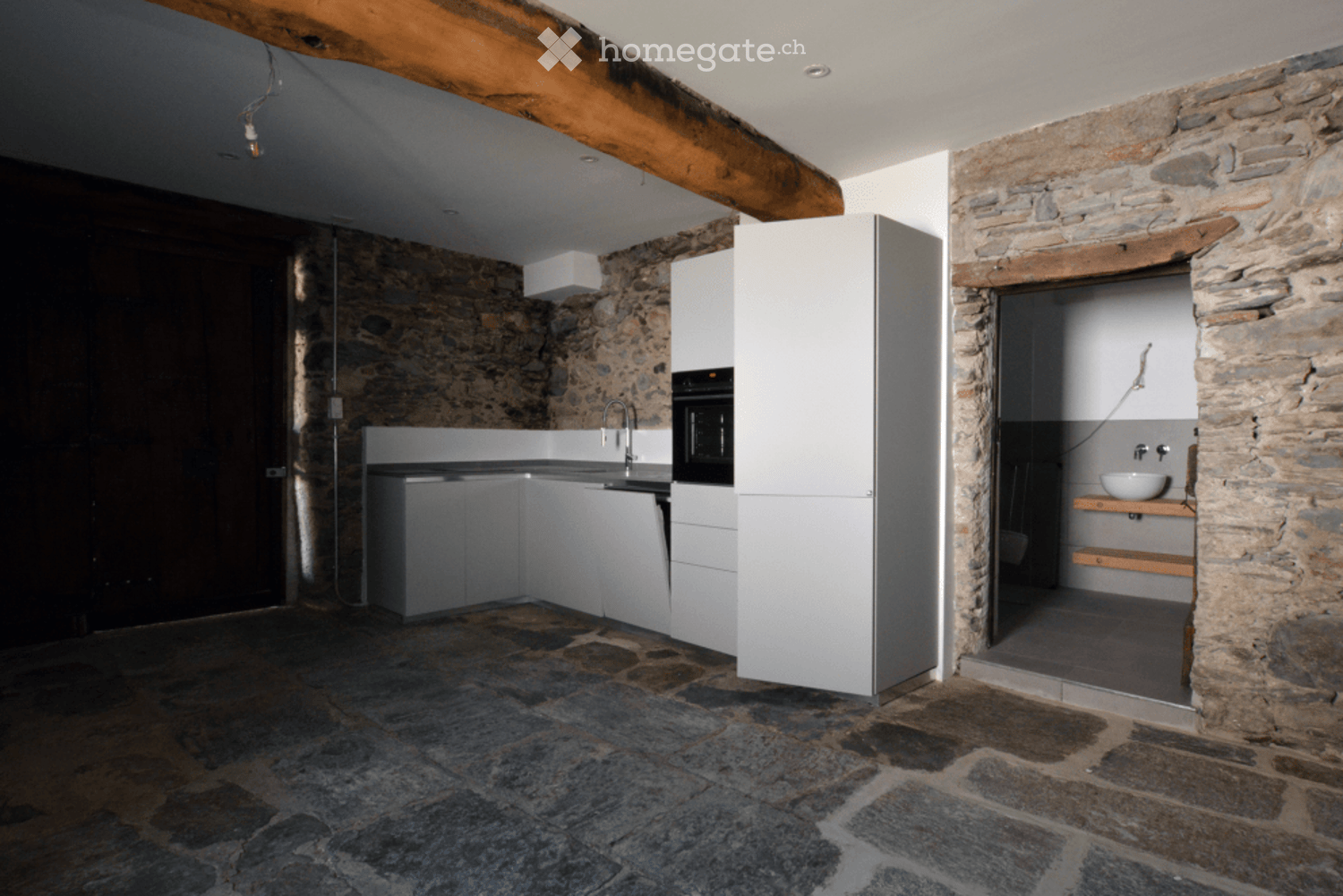 Moderno appartamento di 3,5 Locali su 3 piani con terrazzo – 1’420 CHF/ mese + spese