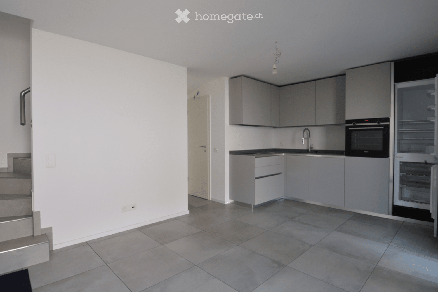 Moderno appartamento di 3,5 Locali su 3 piani con terrazzo – 1’420 CHF/ mese + spese