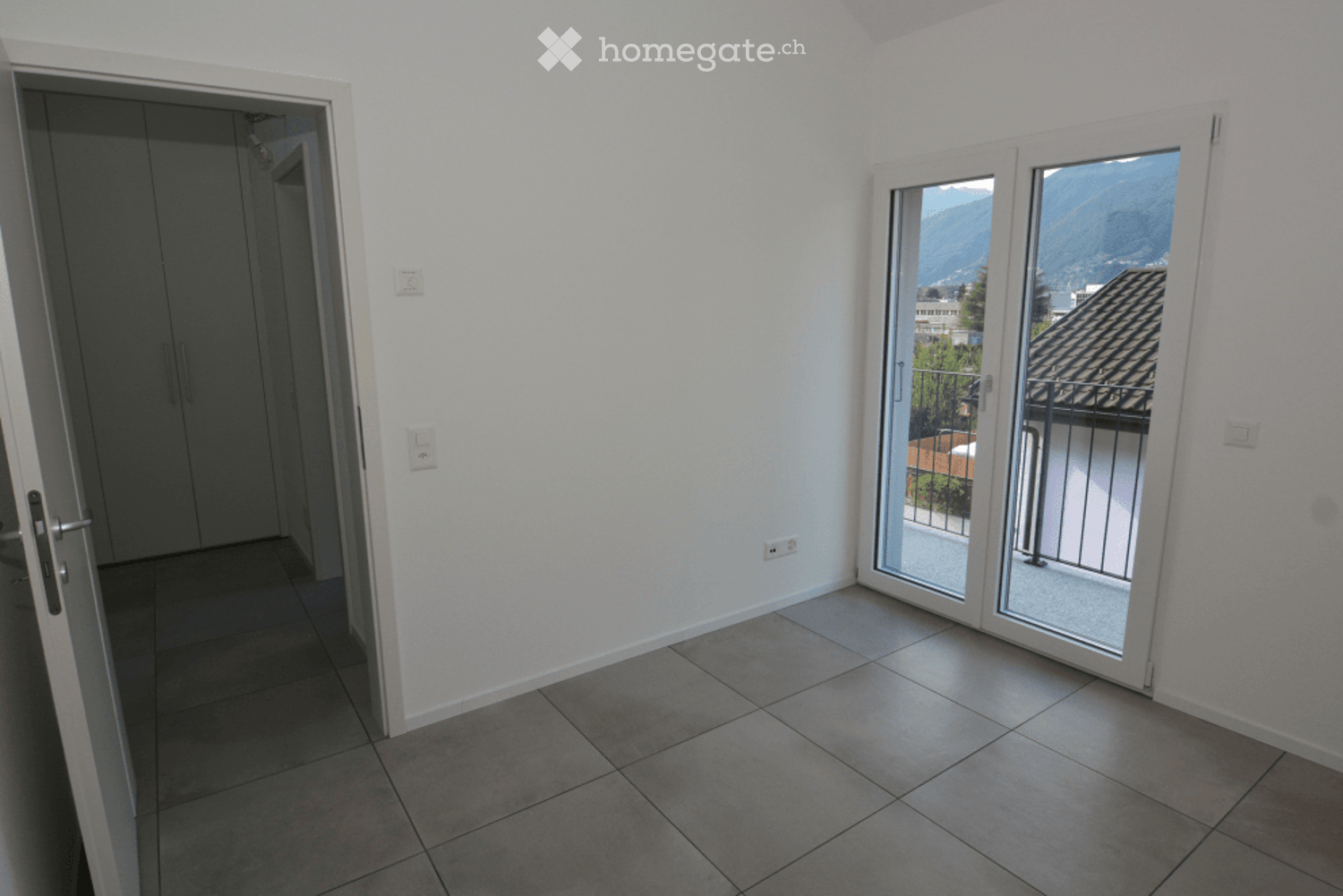 Moderno appartamento di 3,5 Locali su 3 piani con terrazzo – 1’420 CHF/ mese + spese