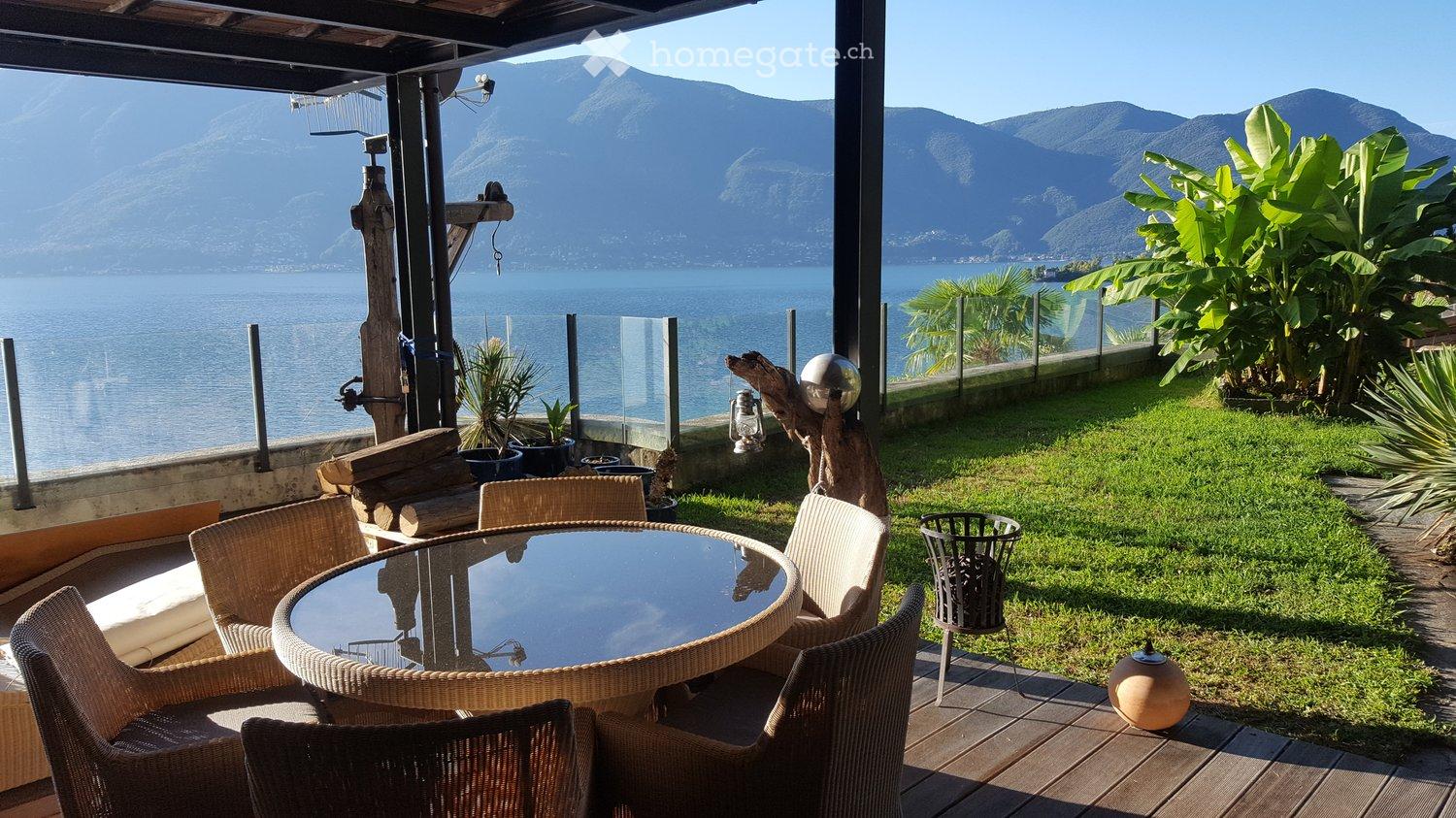 Splendido duplex di 4 locali con vista lago a Porto Ronco