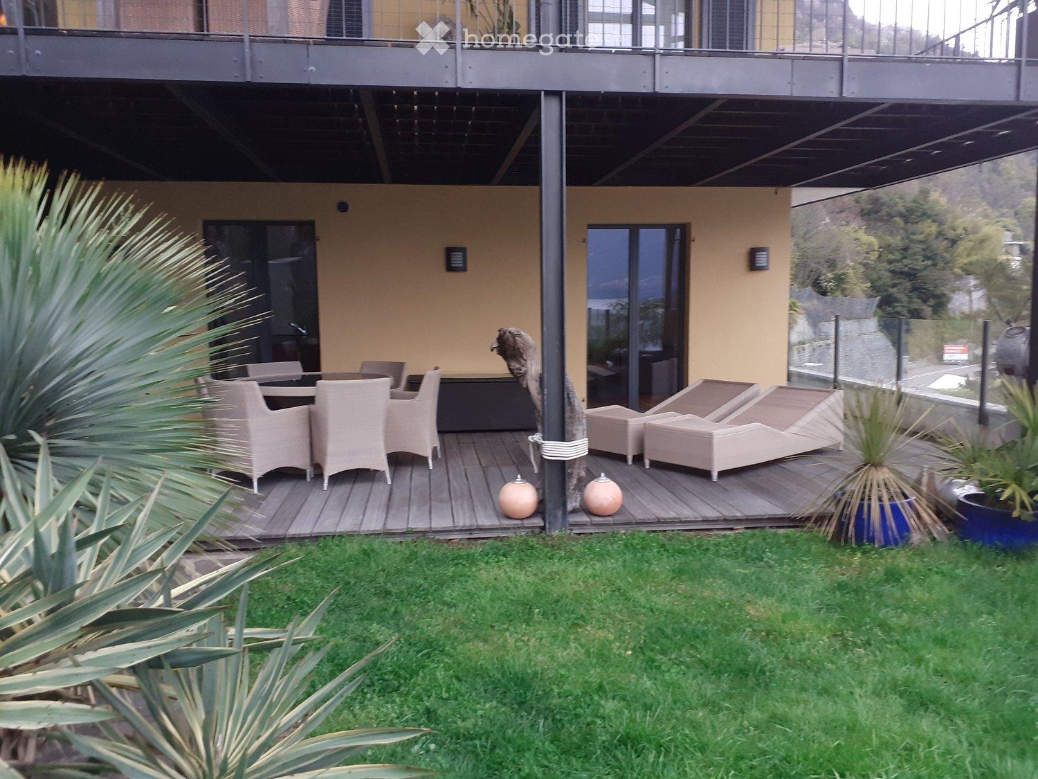 Splendido duplex di 4 locali con vista lago a Porto Ronco