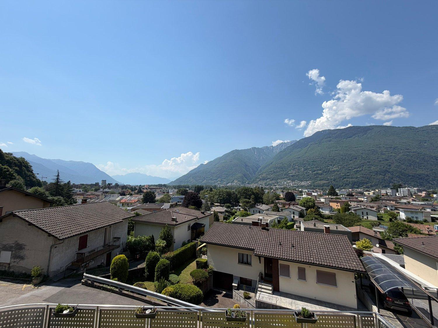 Luminoso appartamento di 4.5 locali con balcone a Bellinzona