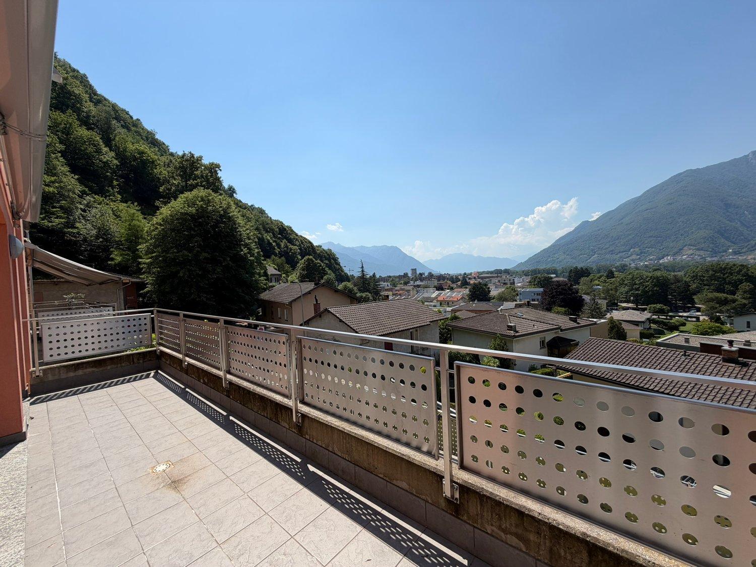 Luminoso appartamento di 4.5 locali con balcone a Bellinzona