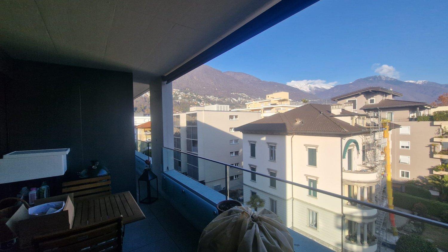 LUMINOSO E MODERNO 4.5 LOCALI CON VISTA LAGO