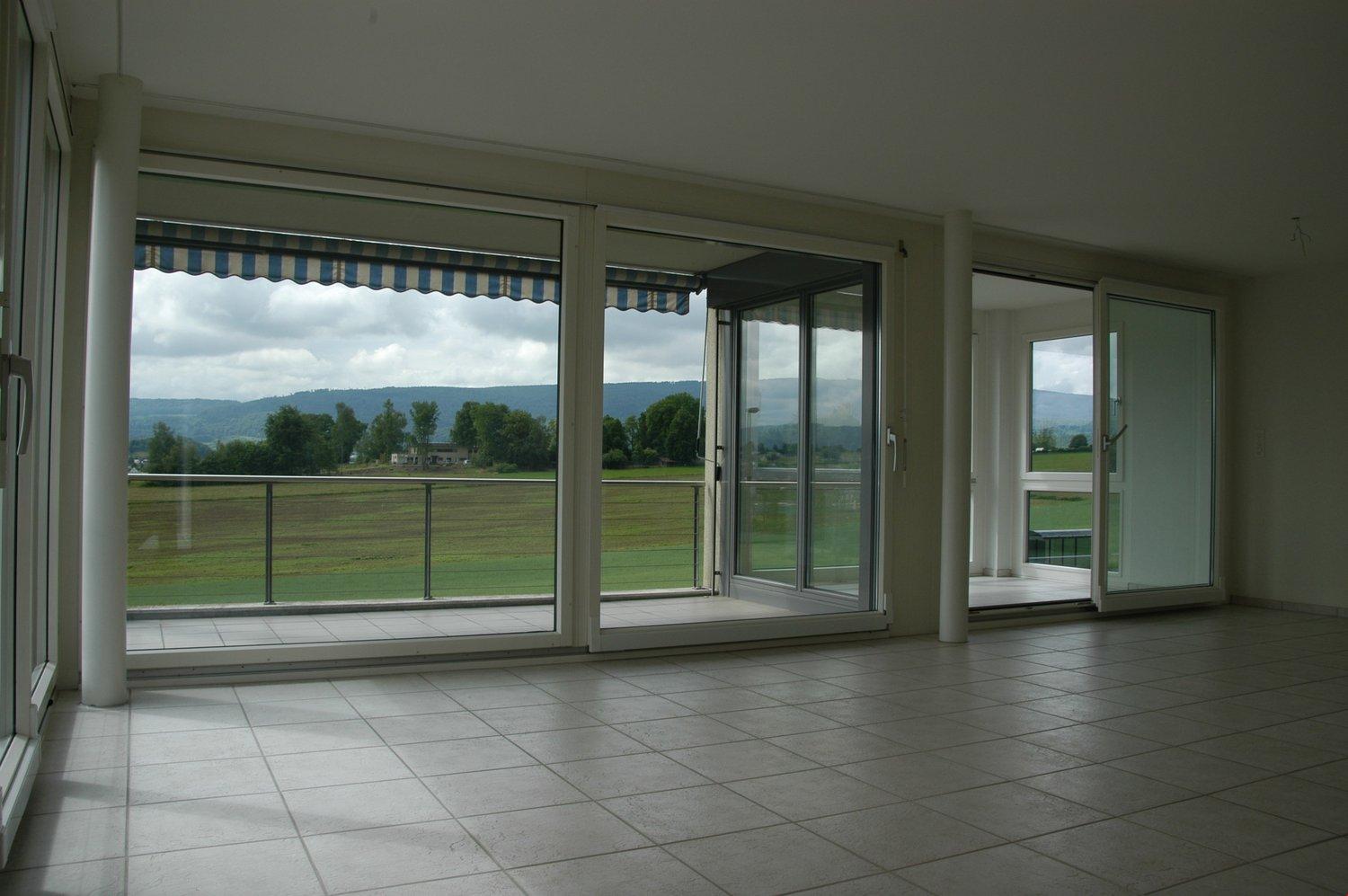 Grosszügie Wohnung mit beheizbarem Wintgarten und Aussicht 4104 Oberwil 4104 Oberwil