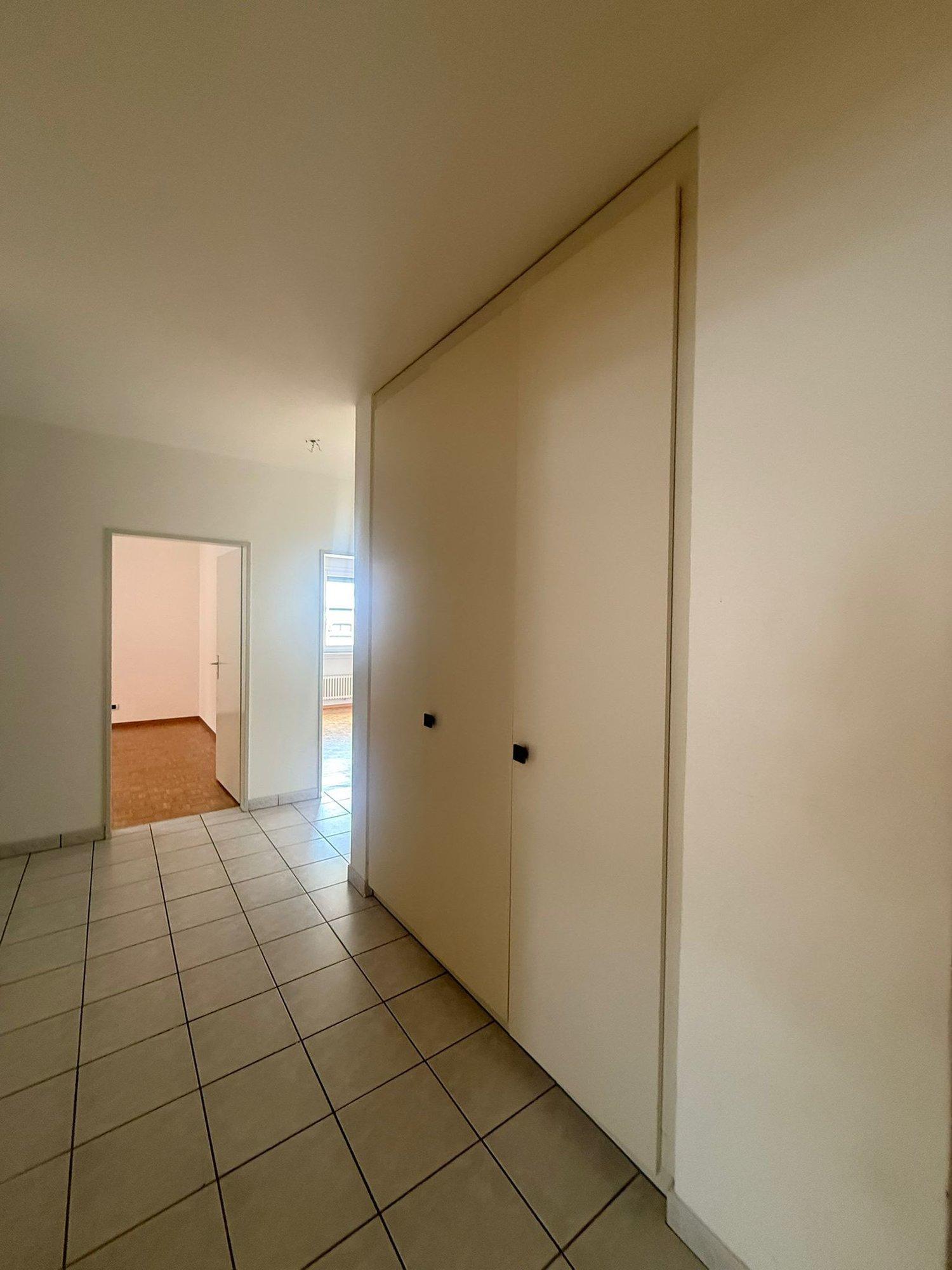 Per 15.6./1.7./15.7. – Tolle, grosszügie 4.5 Zi Wohnung mit 3 grossen Balkonen