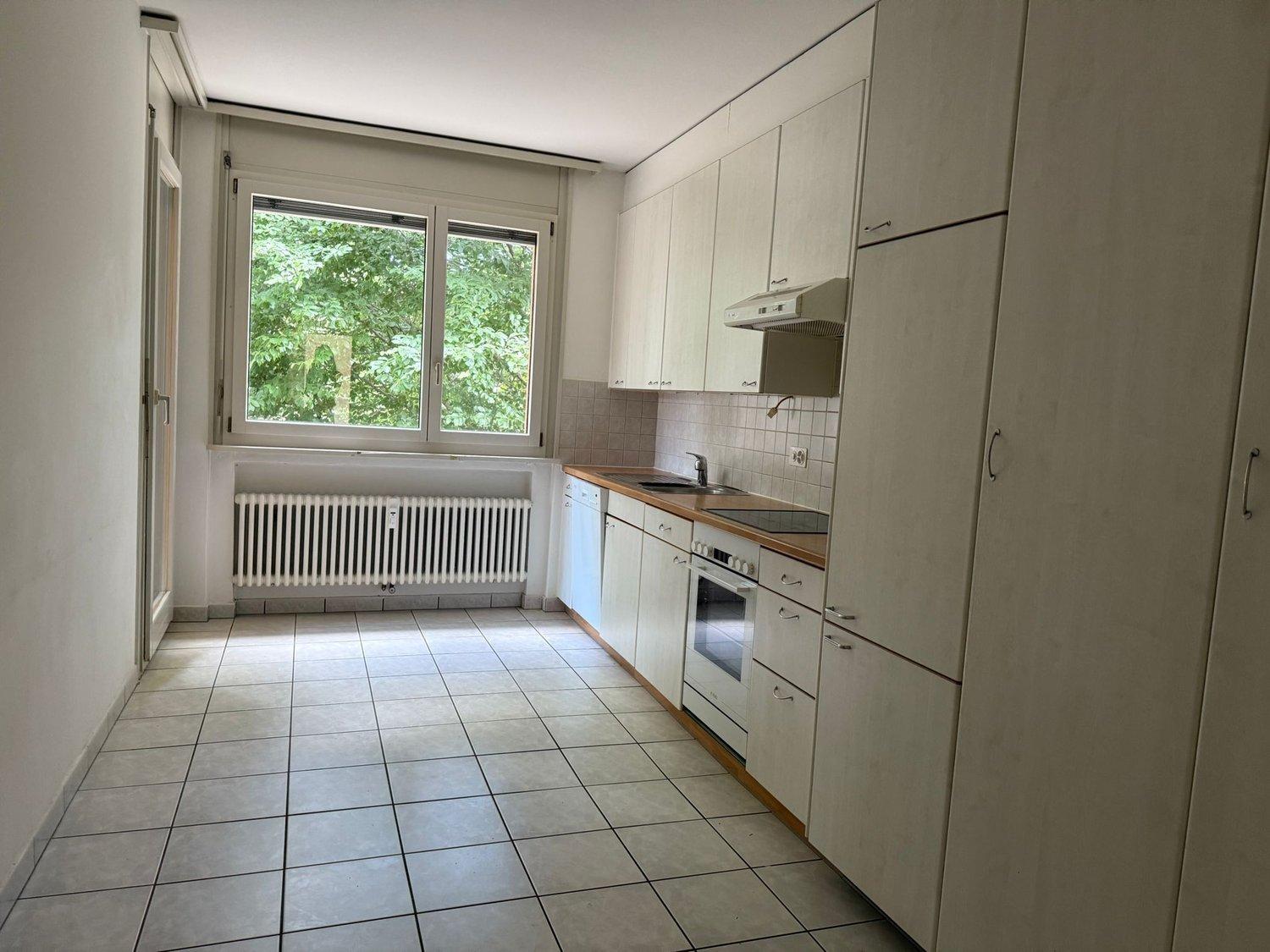 Per 15.6./1.7./15.7. – Tolle, grosszügie 4.5 Zi Wohnung mit 3 grossen Balkonen