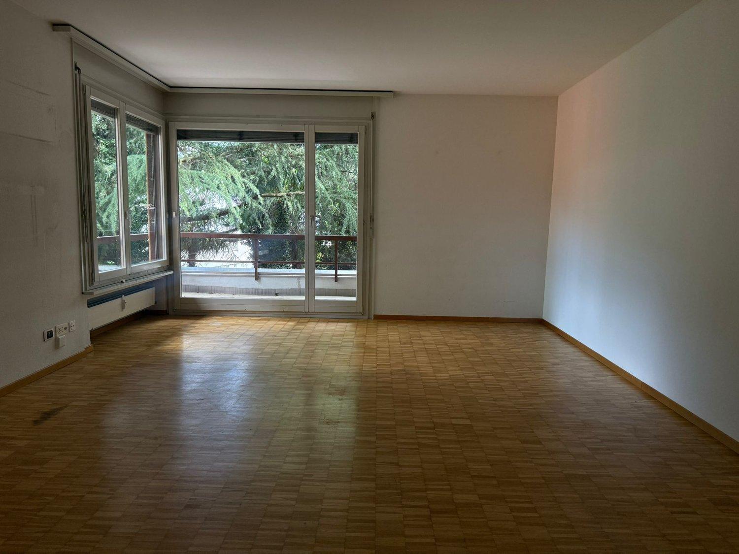 Per 15.6./1.7./15.7. – Tolle, grosszügie 4.5 Zi Wohnung mit 3 grossen Balkonen