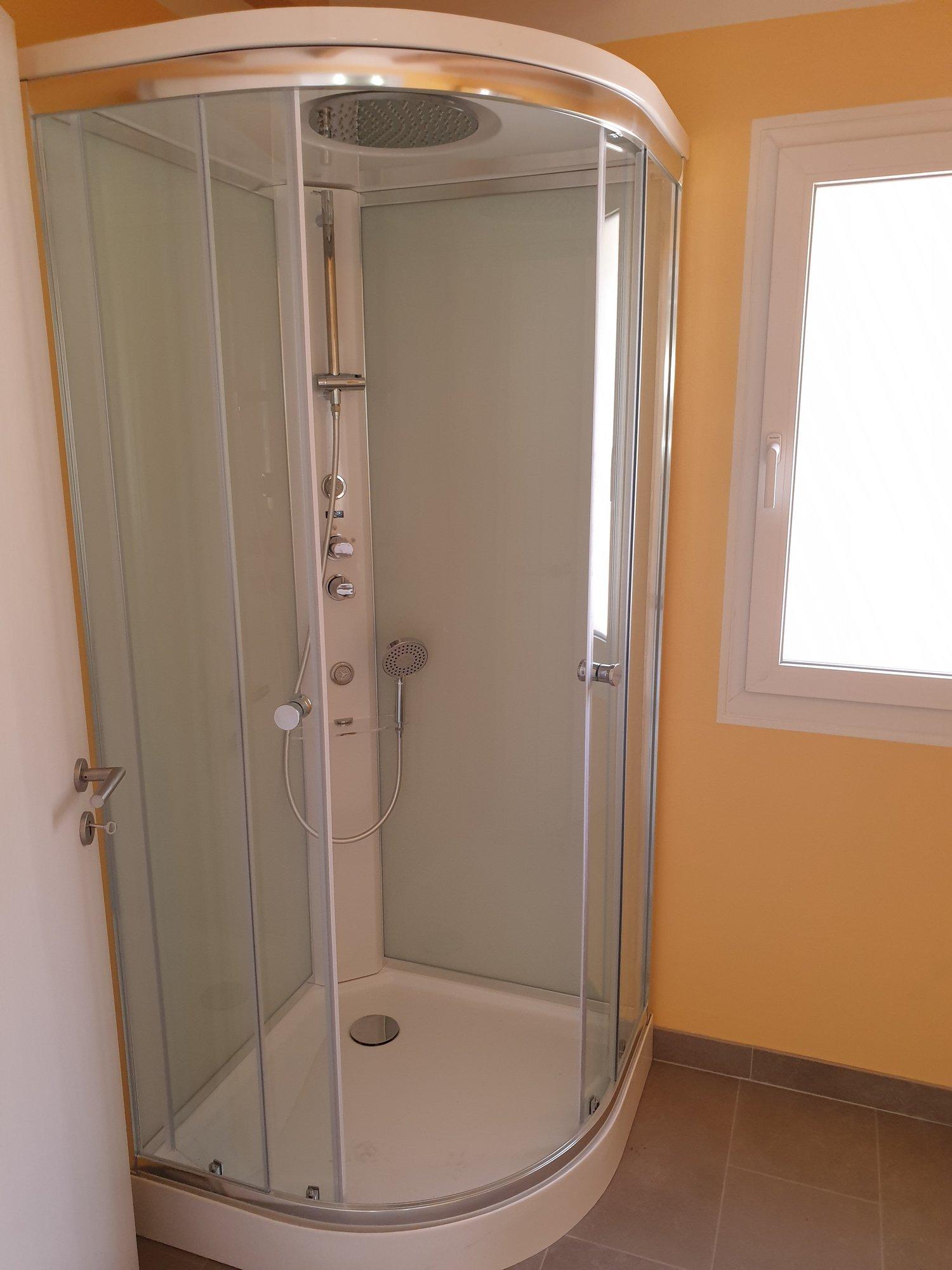 Moderno appartamento 4.5 locali a Semione con vista panoramica