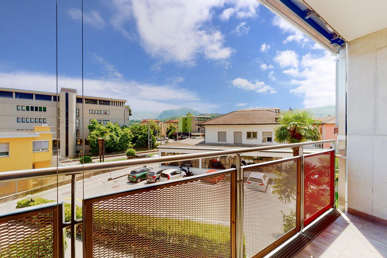 Soluzione abitativa luminosa con terrazza in posizione strategica ad Agno
