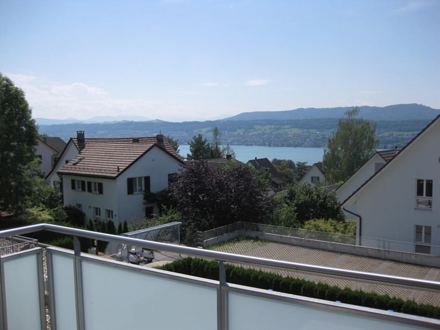 Grosszügige Wohnung an ruhiger und sonniger Lage mit Weitsicht 8703 Erlenbach 8703 Erlenbach