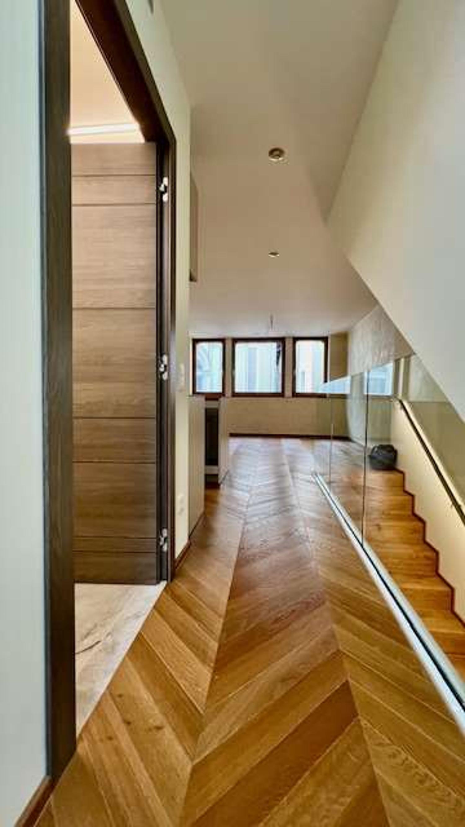 Esclusivo Duplex di Lusso in Affitto nel Cuore di Via Nassa – Lugano