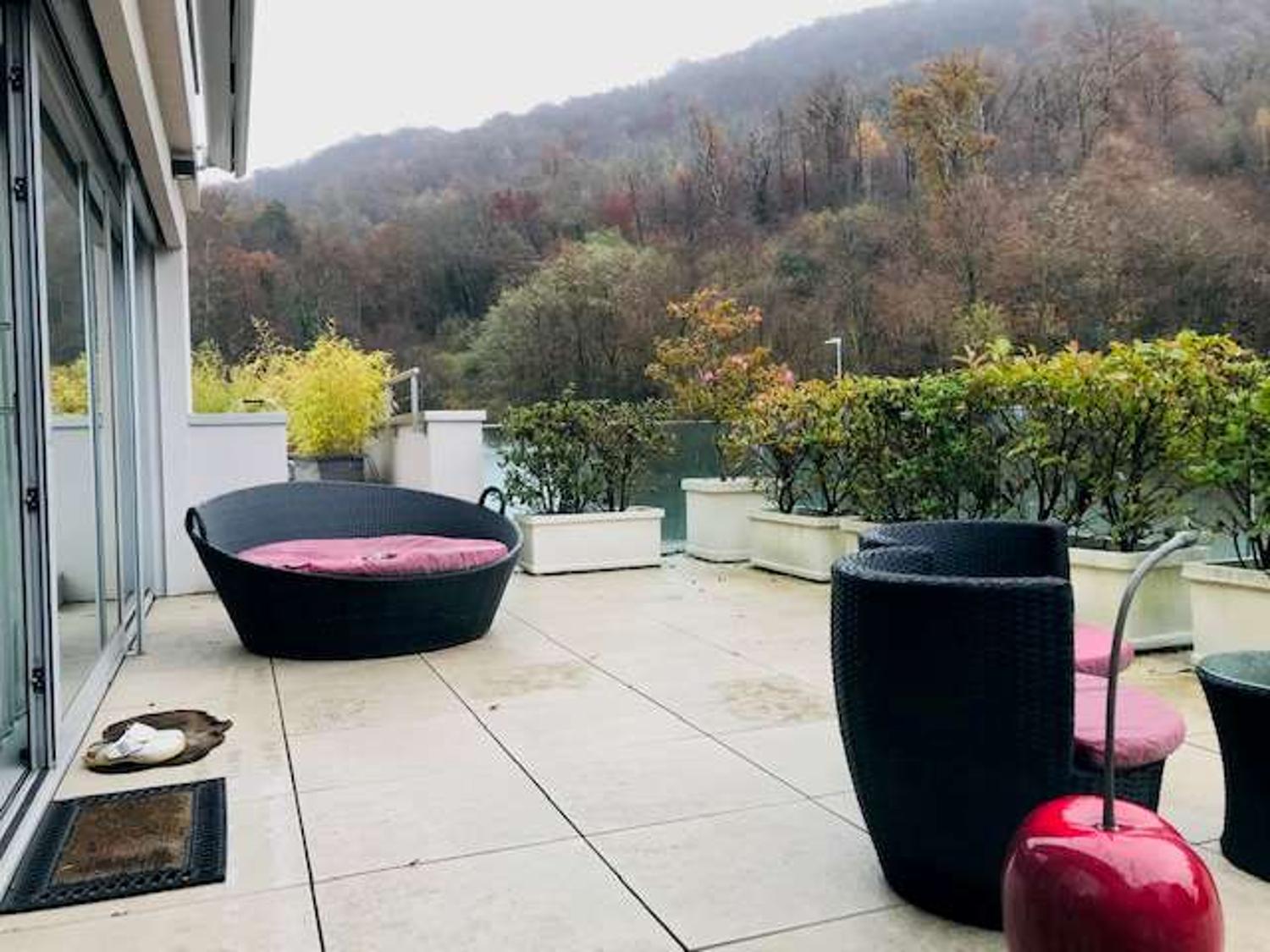 Attico alto standing con terrazza panoramica e piscina