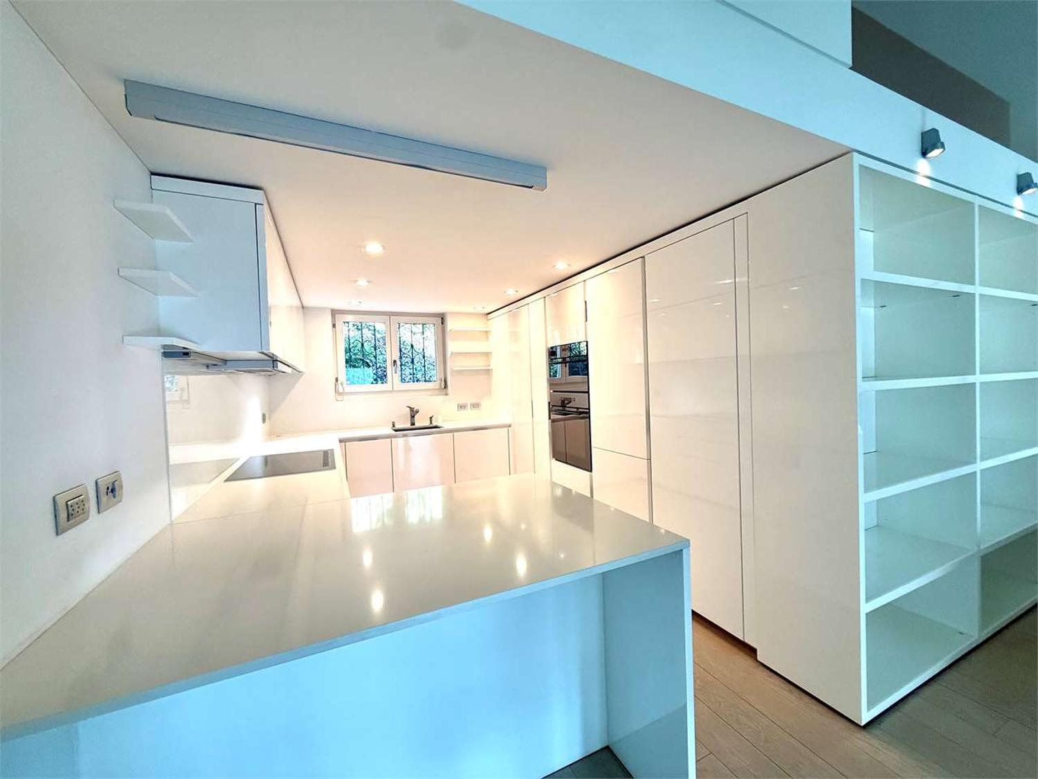 Morcote, Splendido appartamento di 2,5 locali con piscina e accesso al