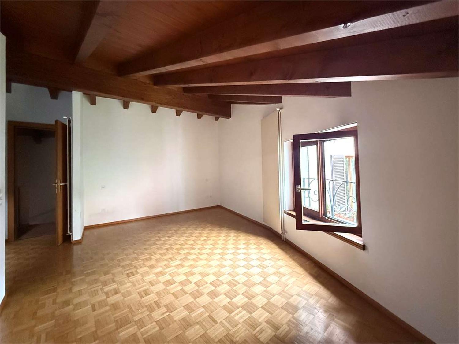 Elegante casetta di nucleo duplex con giardino a Viganello