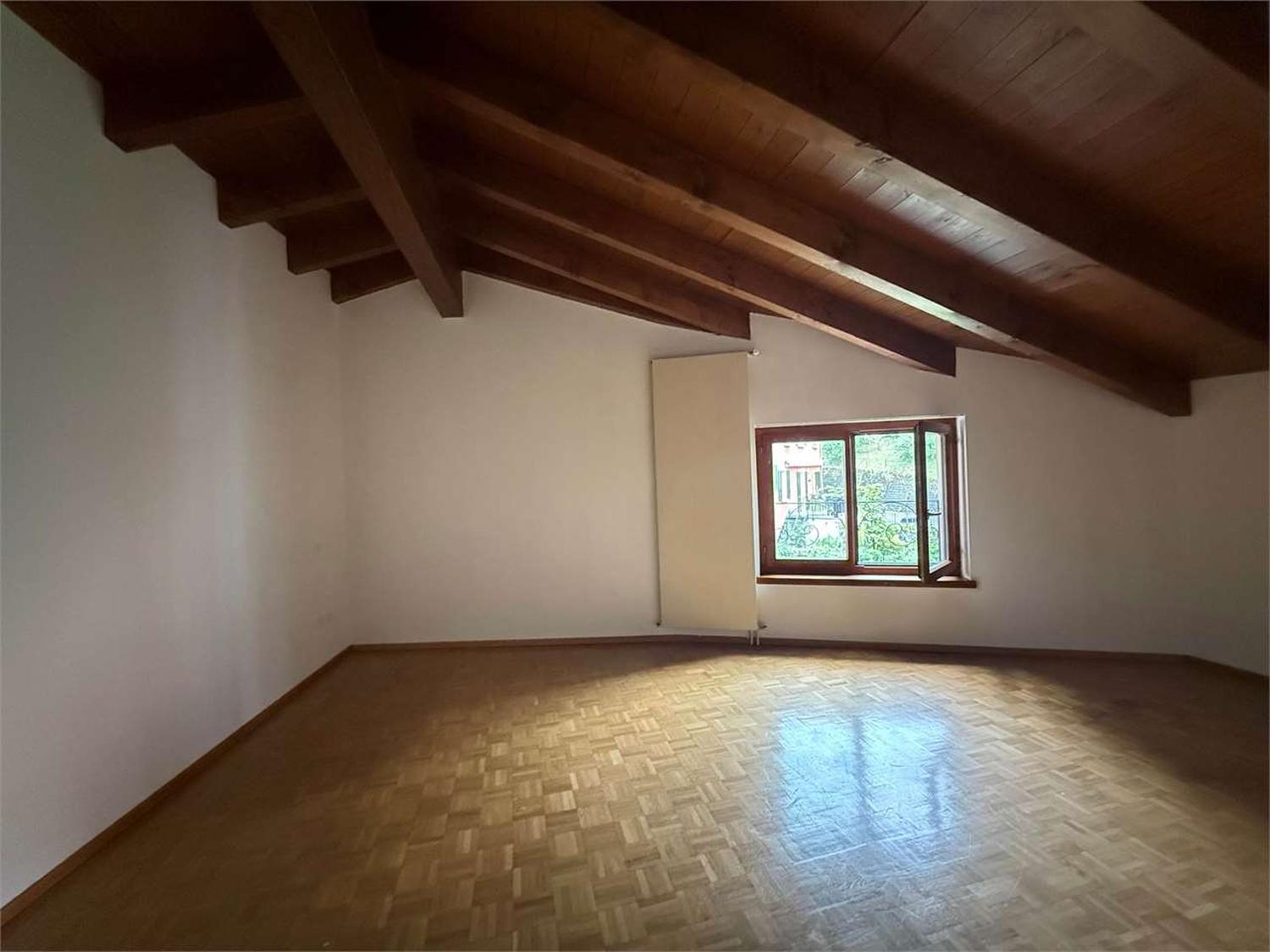 Elegante casetta di nucleo duplex con giardino a Viganello