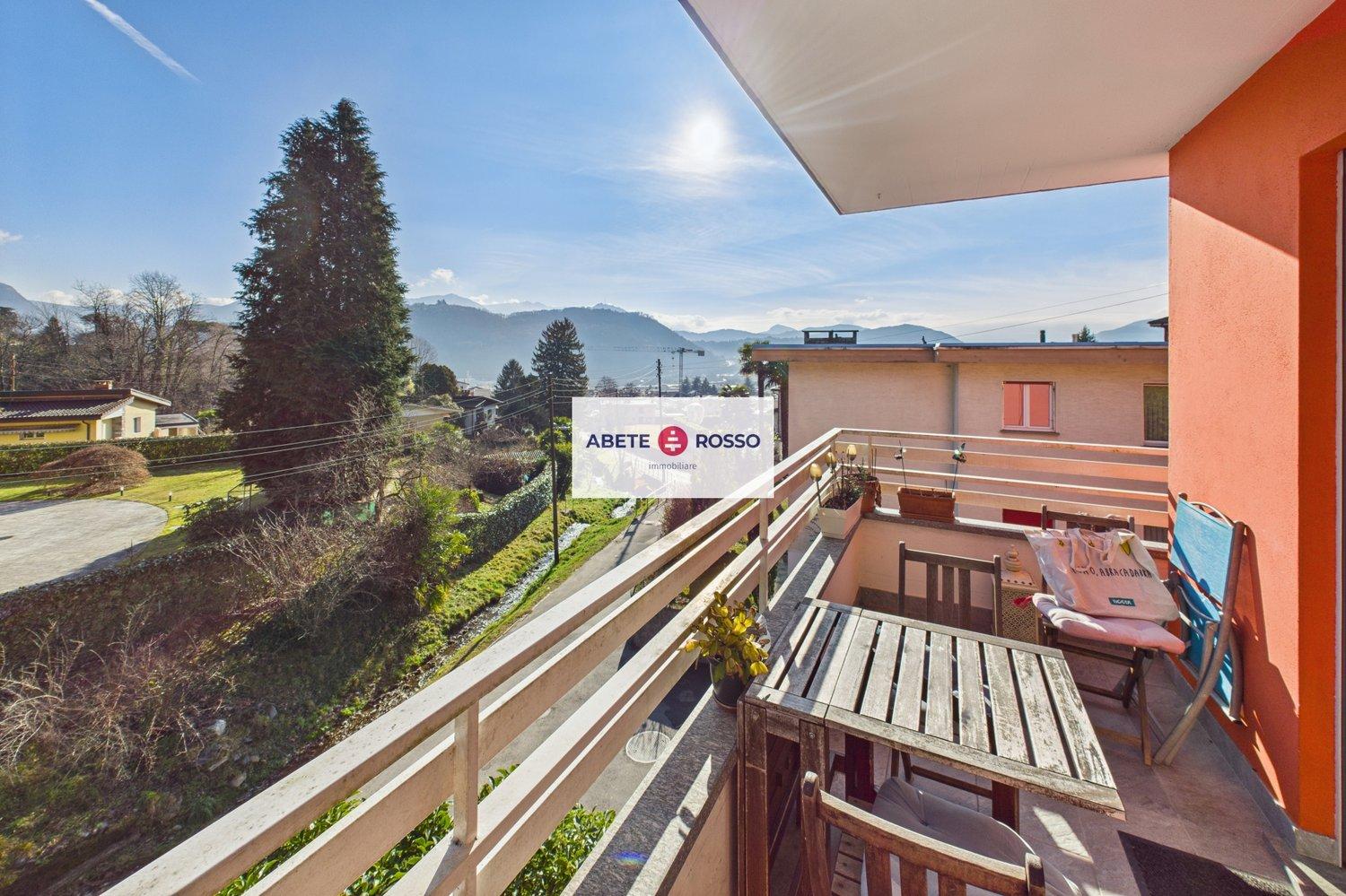 Appartamento con terrazze in zona residenziale tranquilla e di pregio.