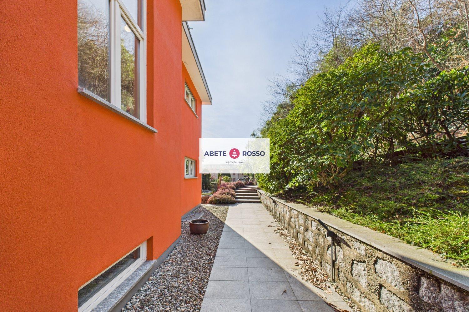 Appartamento con terrazze in zona residenziale tranquilla e di pregio.