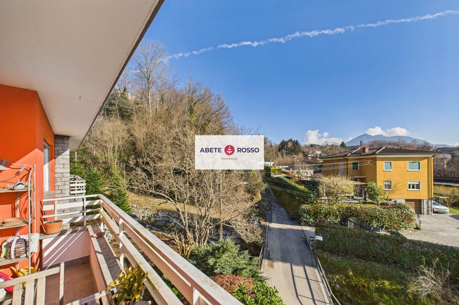 Appartamento con terrazze in zona residenziale tranquilla e di pregio.