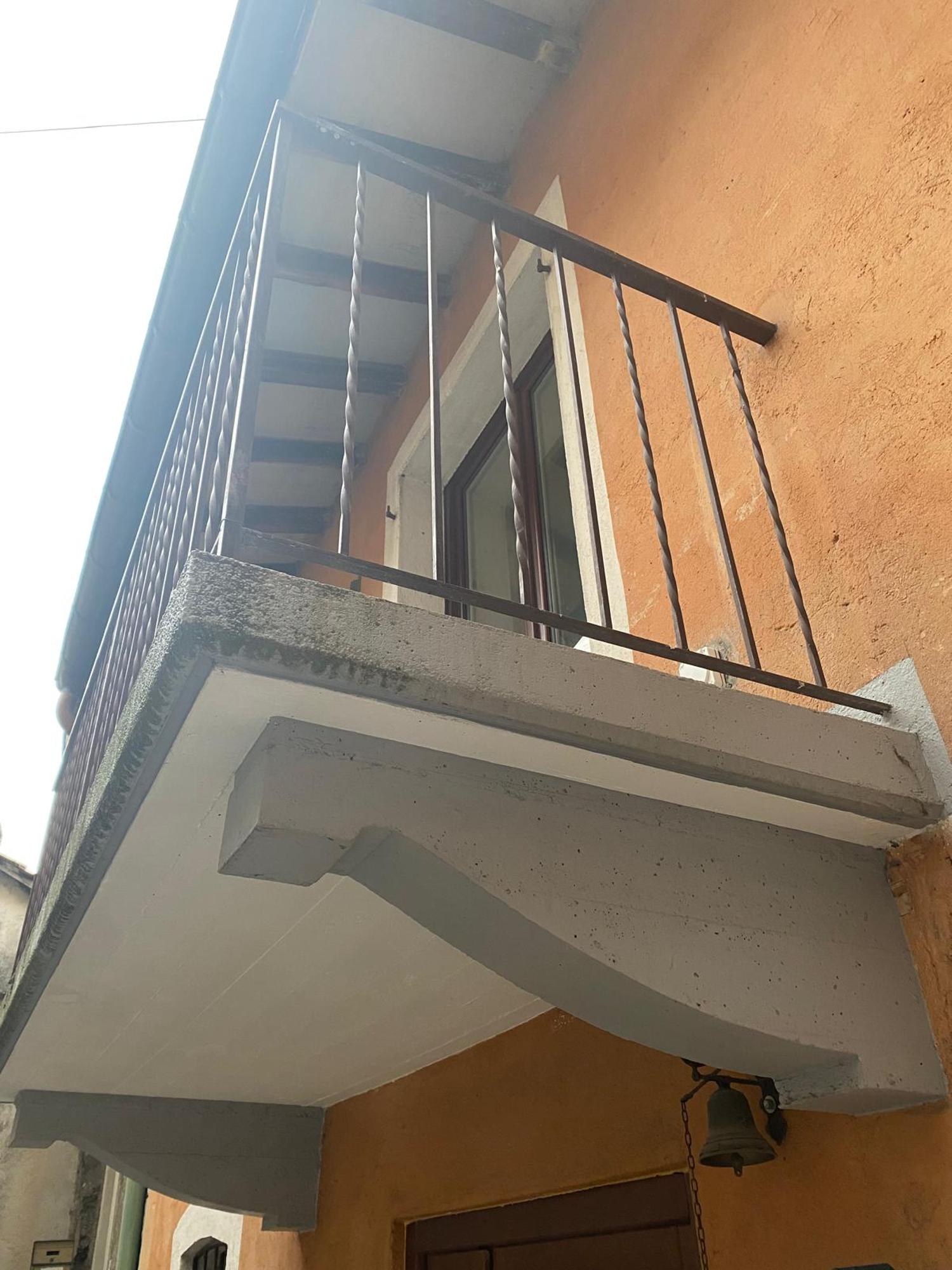 Carona – Affascinante casa nel nucleo storico rinnovata con box, ideale anche come investimento