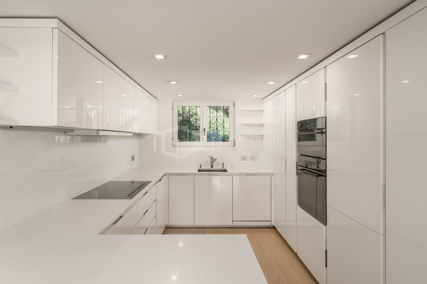 DUPLEX DA SOGNO CON VISTA LAGO, GIARDINO E PISCINA