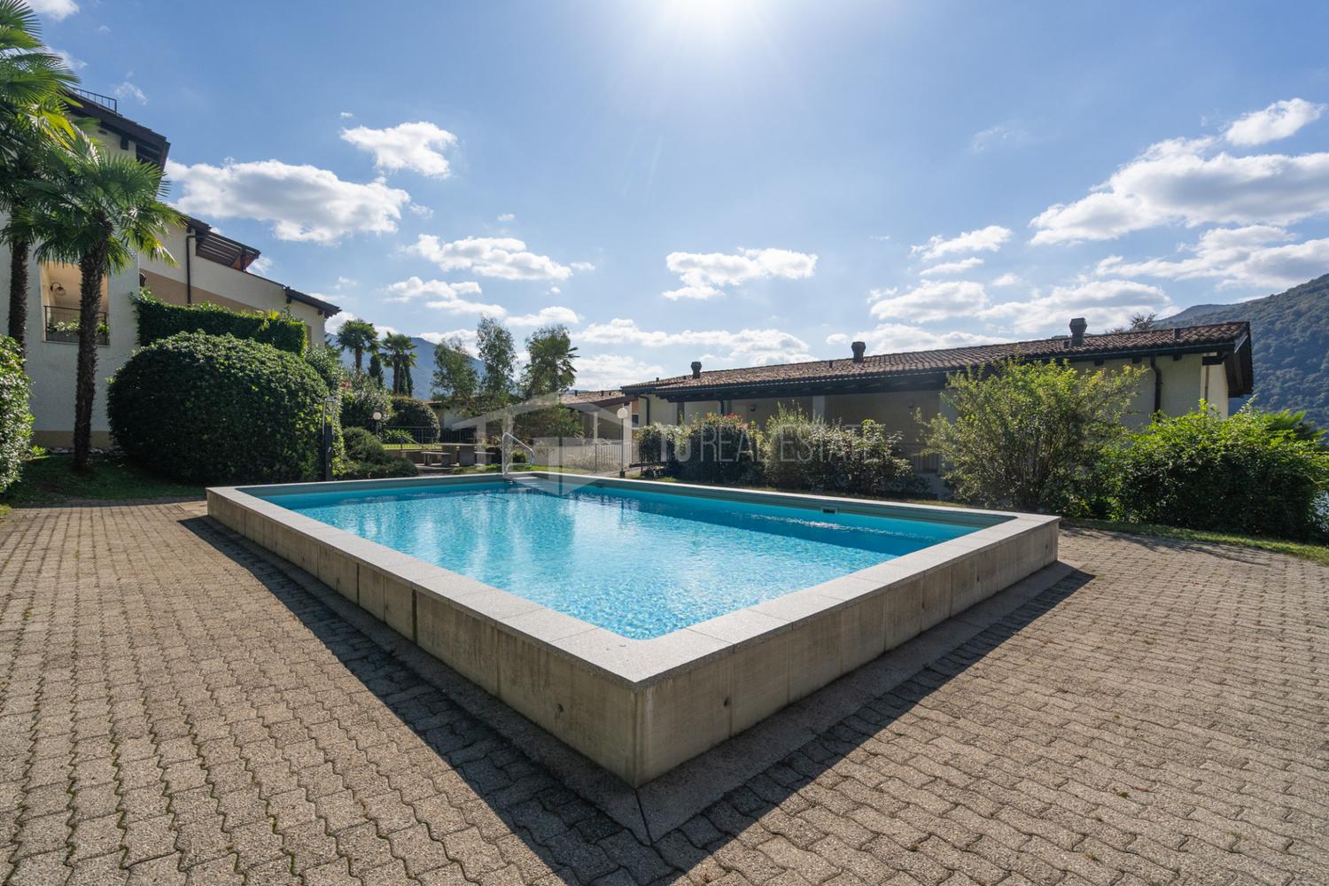 DUPLEX DA SOGNO CON VISTA LAGO, GIARDINO E PISCINA