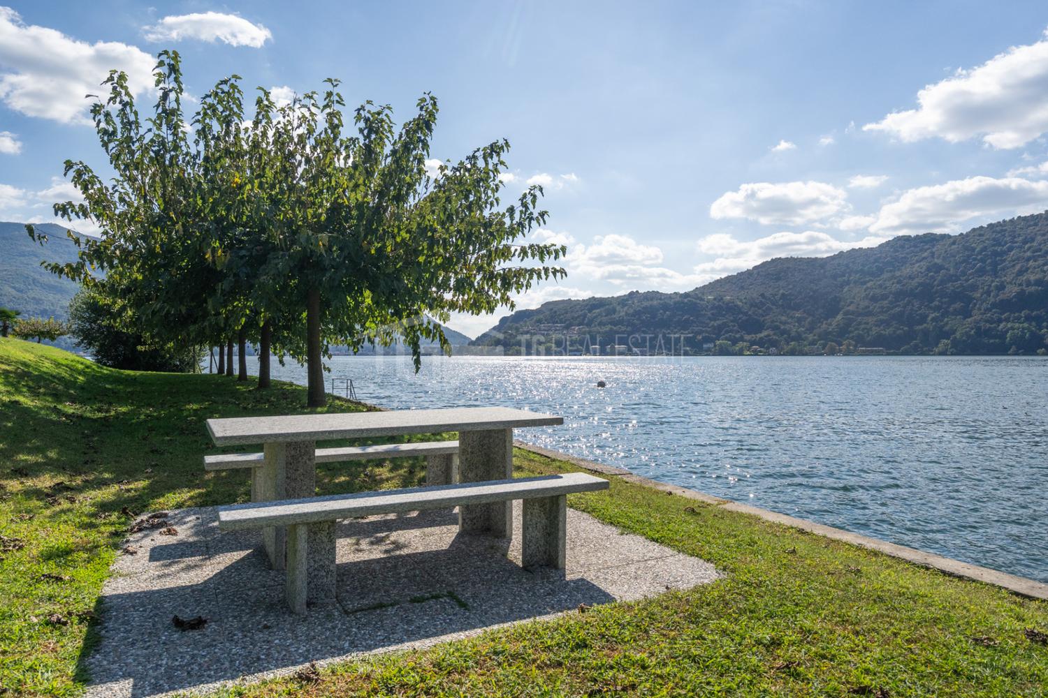DUPLEX DA SOGNO CON VISTA LAGO, GIARDINO E PISCINA