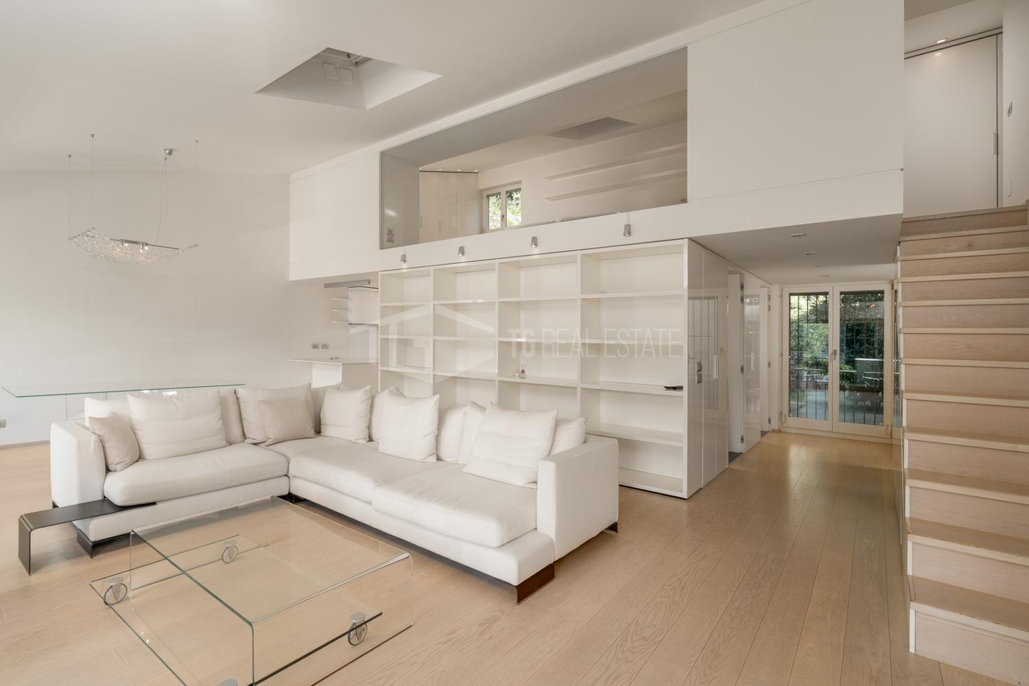 DUPLEX DA SOGNO CON VISTA LAGO, GIARDINO E PISCINA