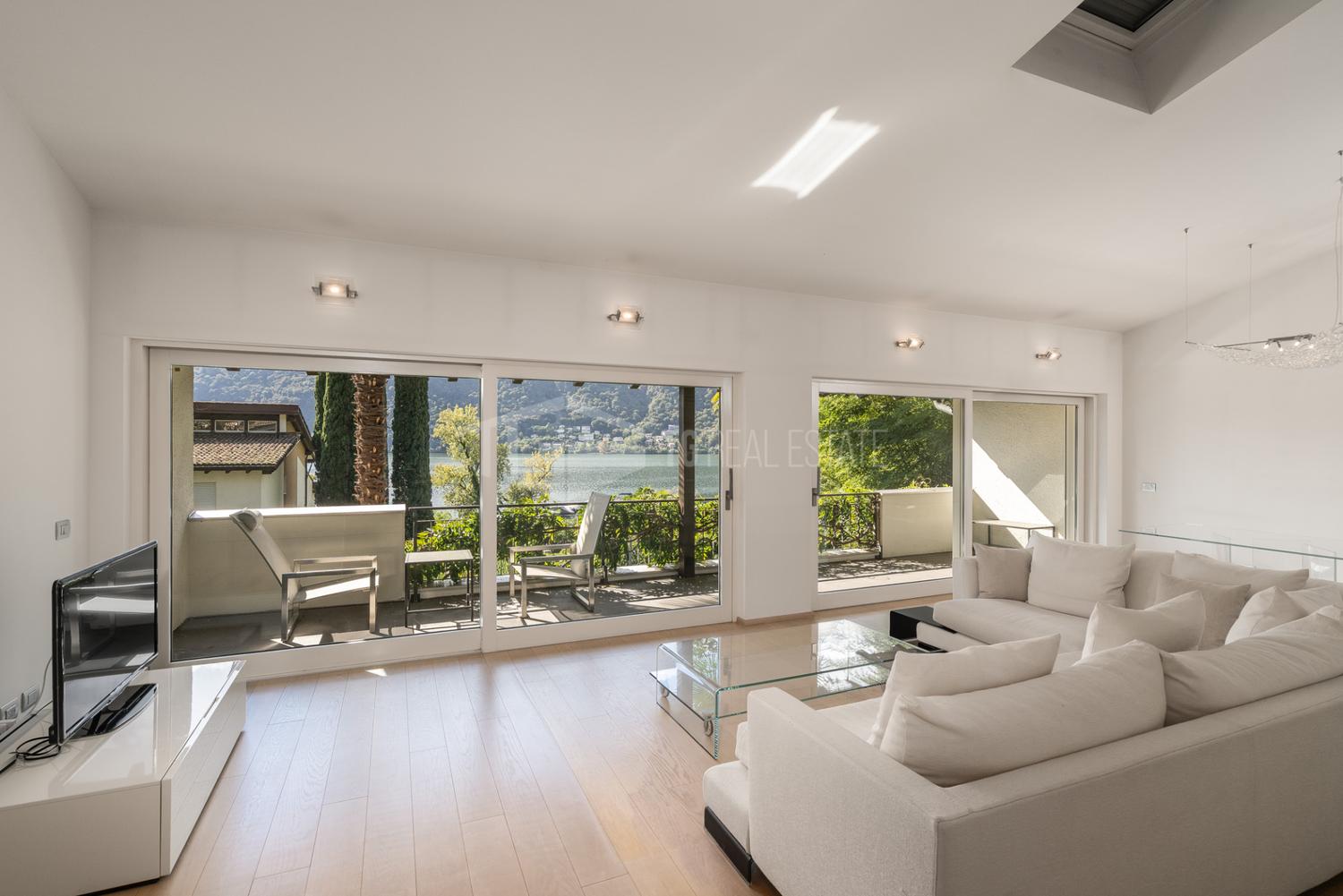 DUPLEX DA SOGNO CON VISTA LAGO, GIARDINO E PISCINA