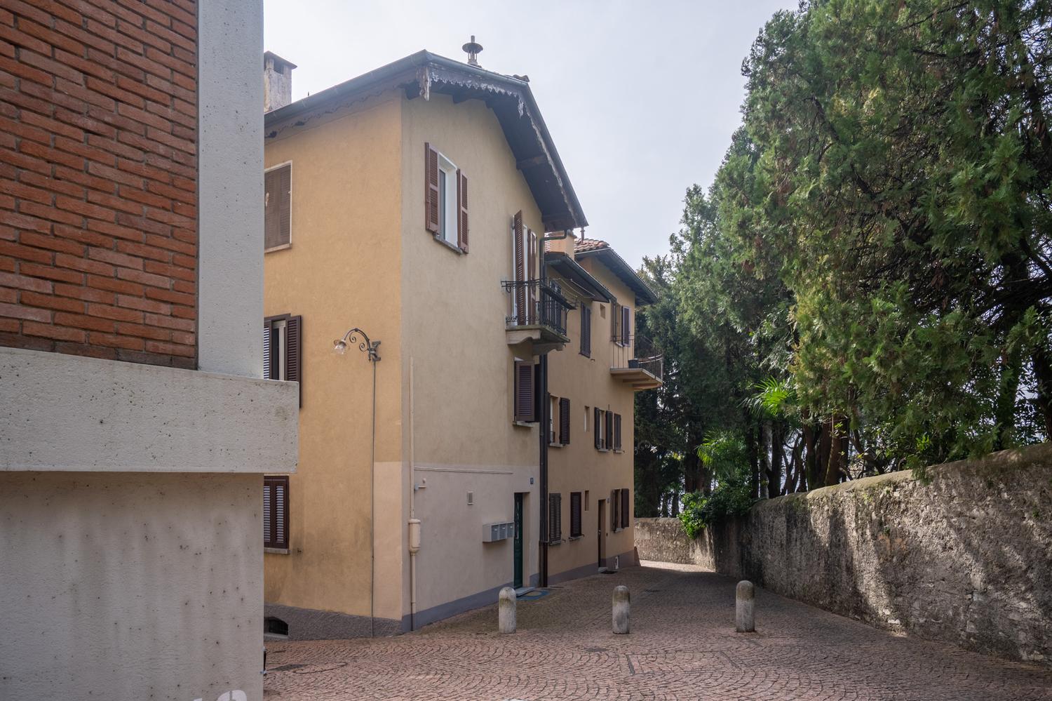 A DUE PASSI DAL LAGO E DAL CENTRO, APPARTAMENTO 2.5 AMMOBILIATO