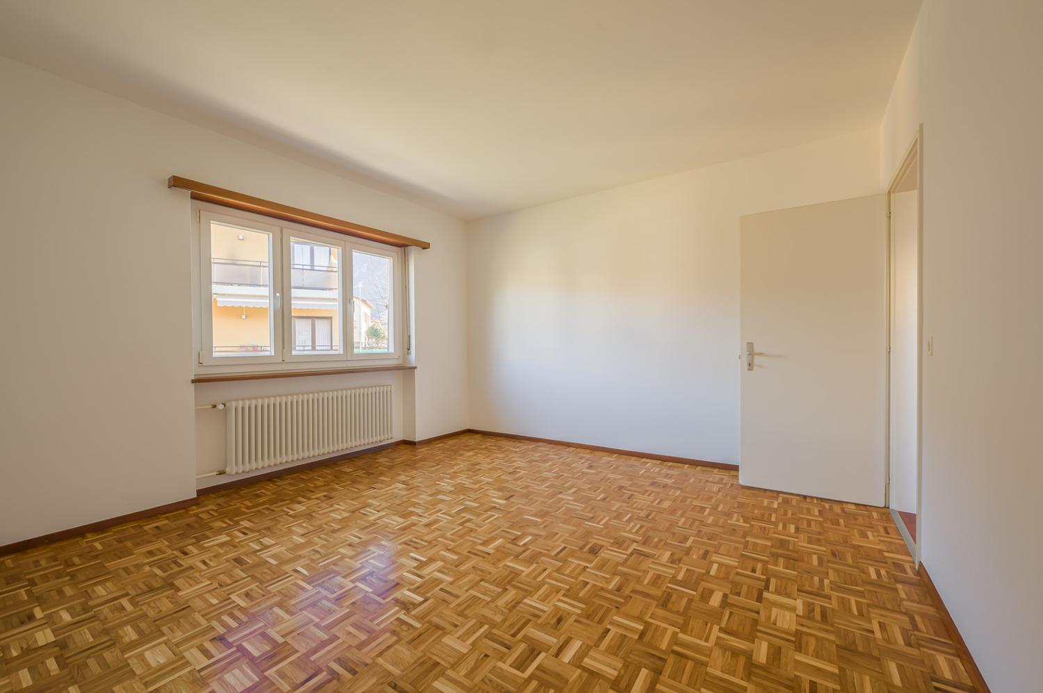 ACCOGLIENTE 5.5 LOCALI CON GIARDINO PRIVATO