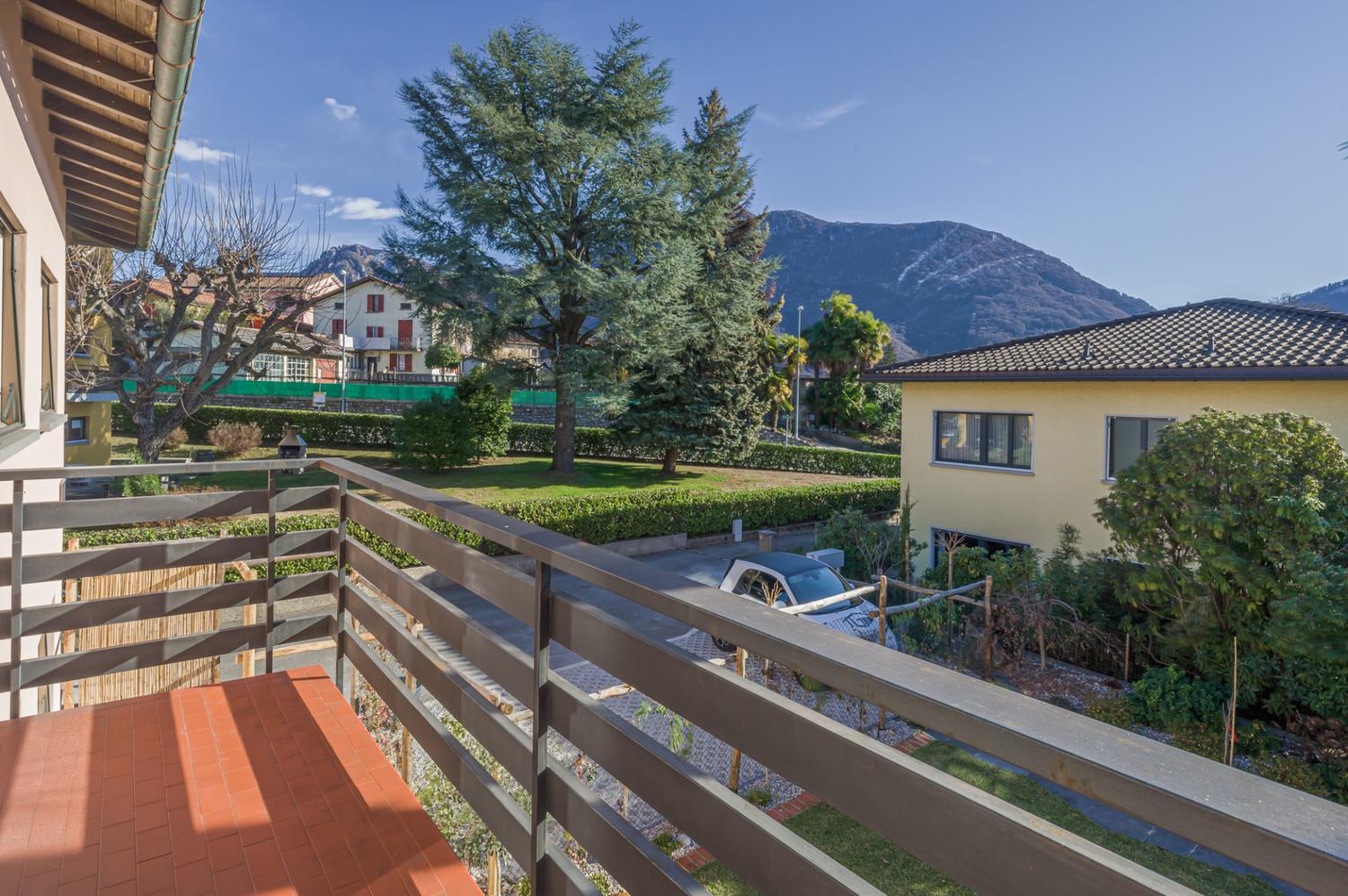 ACCOGLIENTE 5.5 LOCALI CON GIARDINO PRIVATO