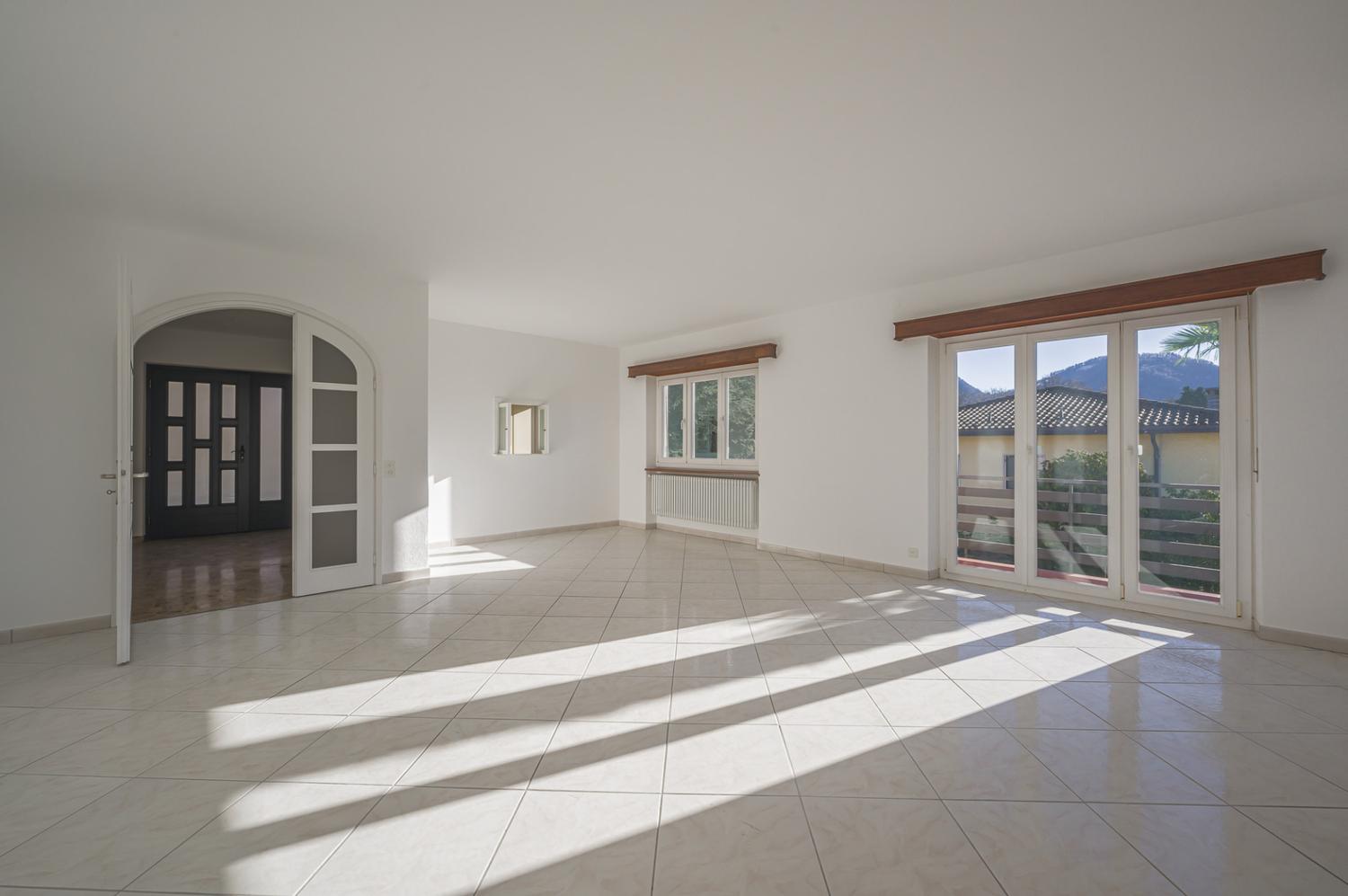 ACCOGLIENTE 5.5 LOCALI CON GIARDINO PRIVATO